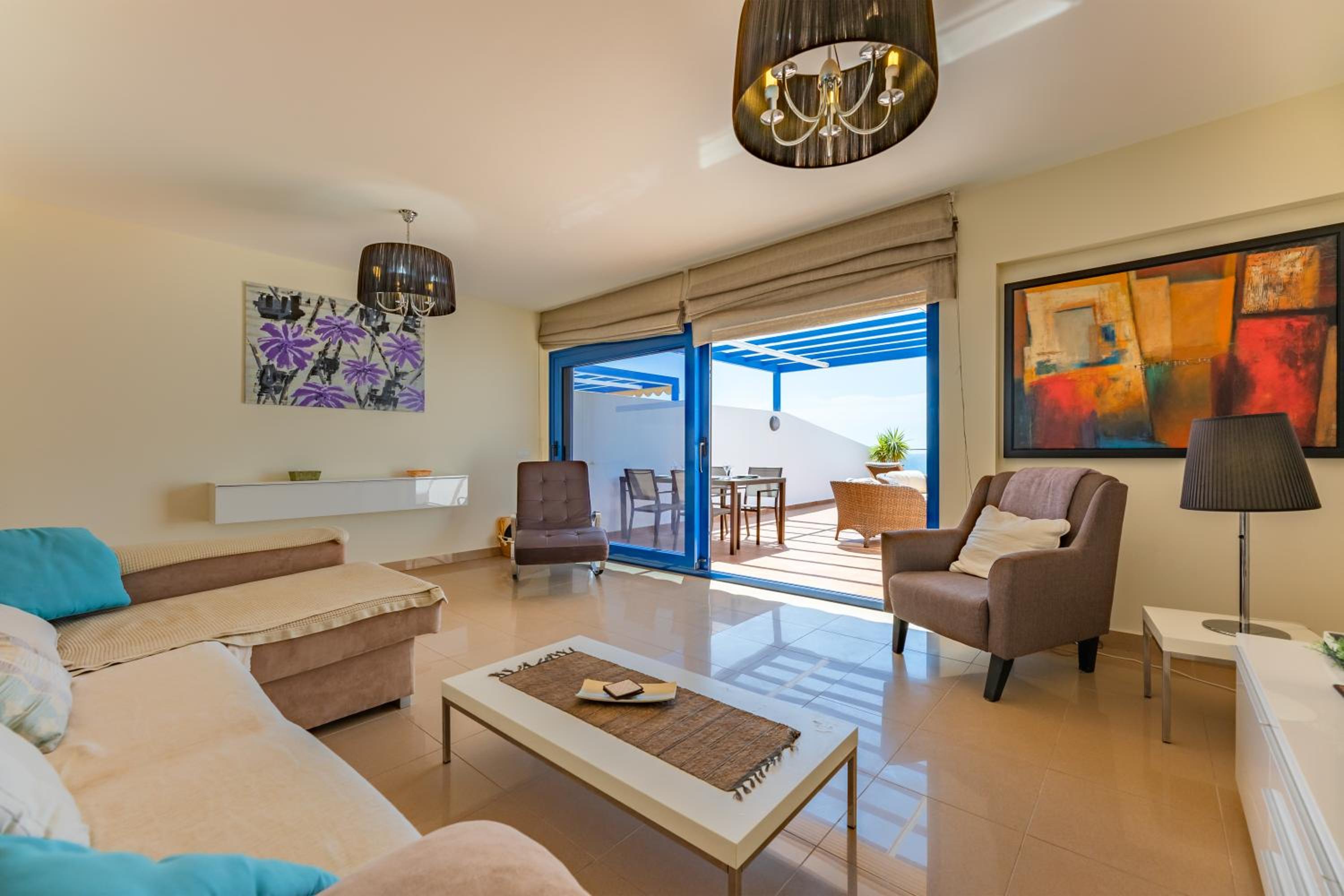 Apartamento de tres habitaciones con vista al mar