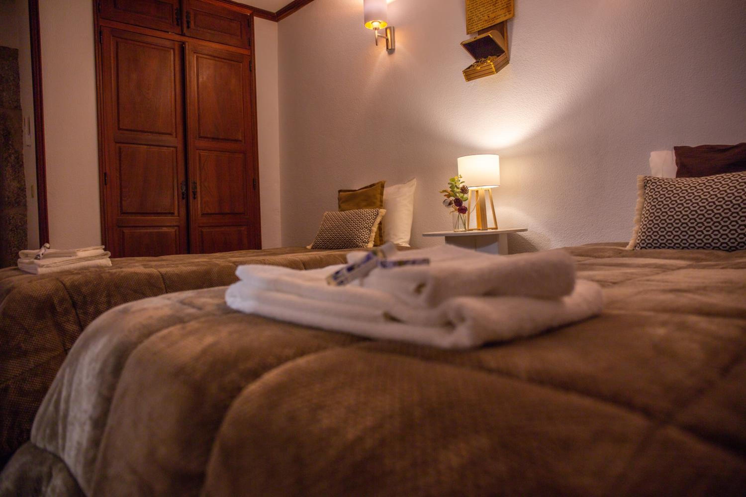 Twin Room with Private Bathroom photo 3
