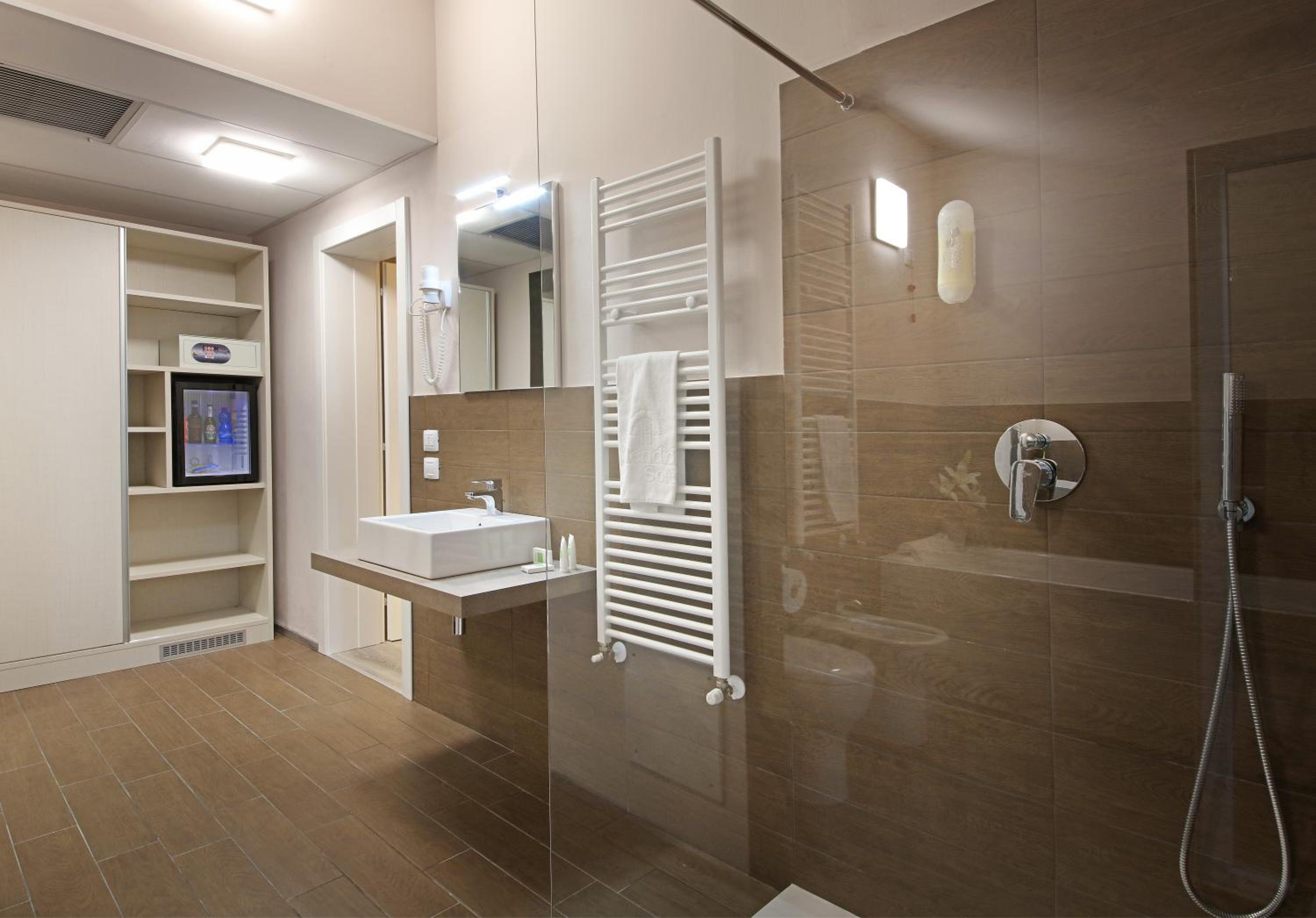 Suite with Spa Bath photo 3