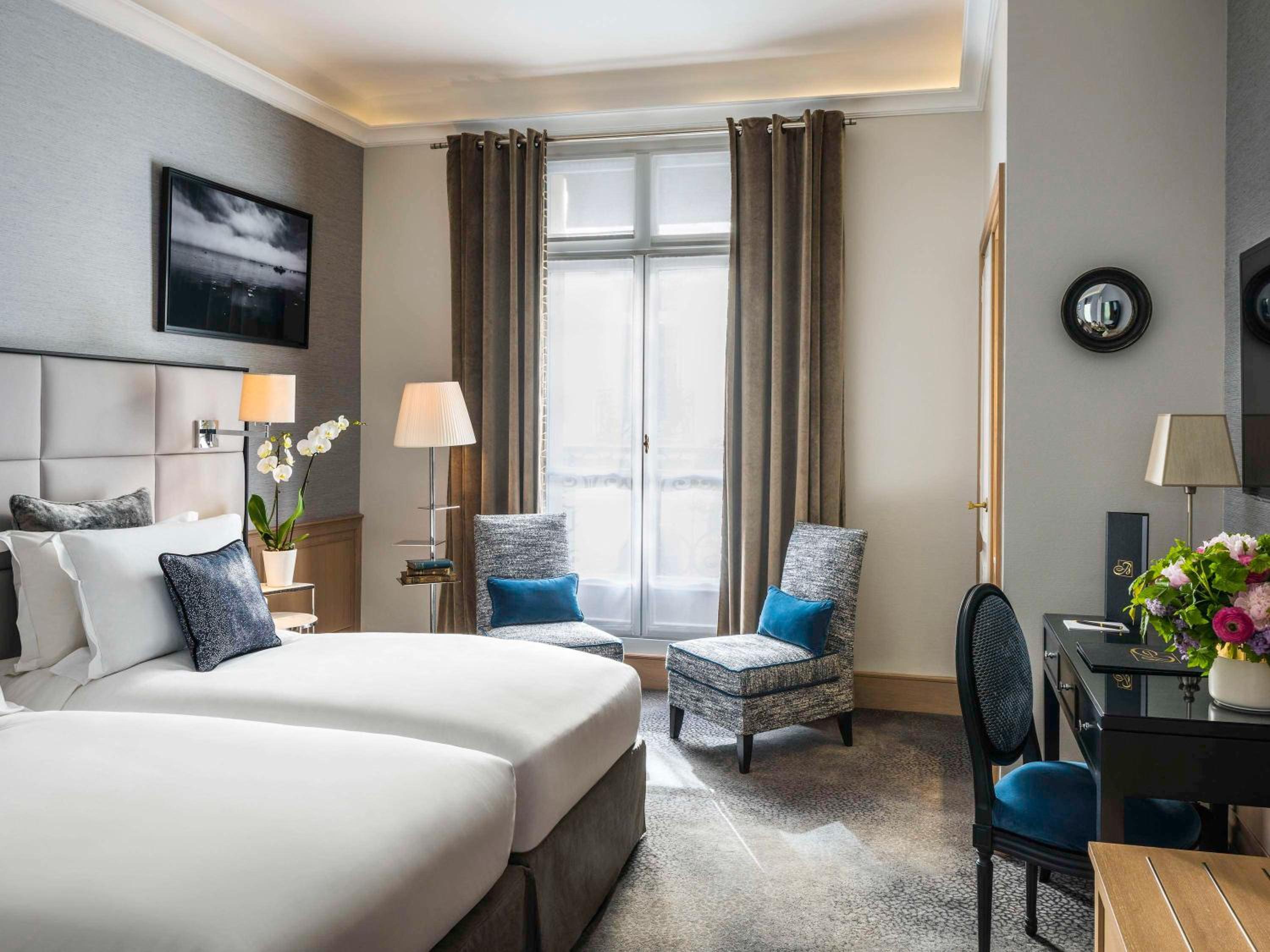 Luxury Room with 2 Single Beds