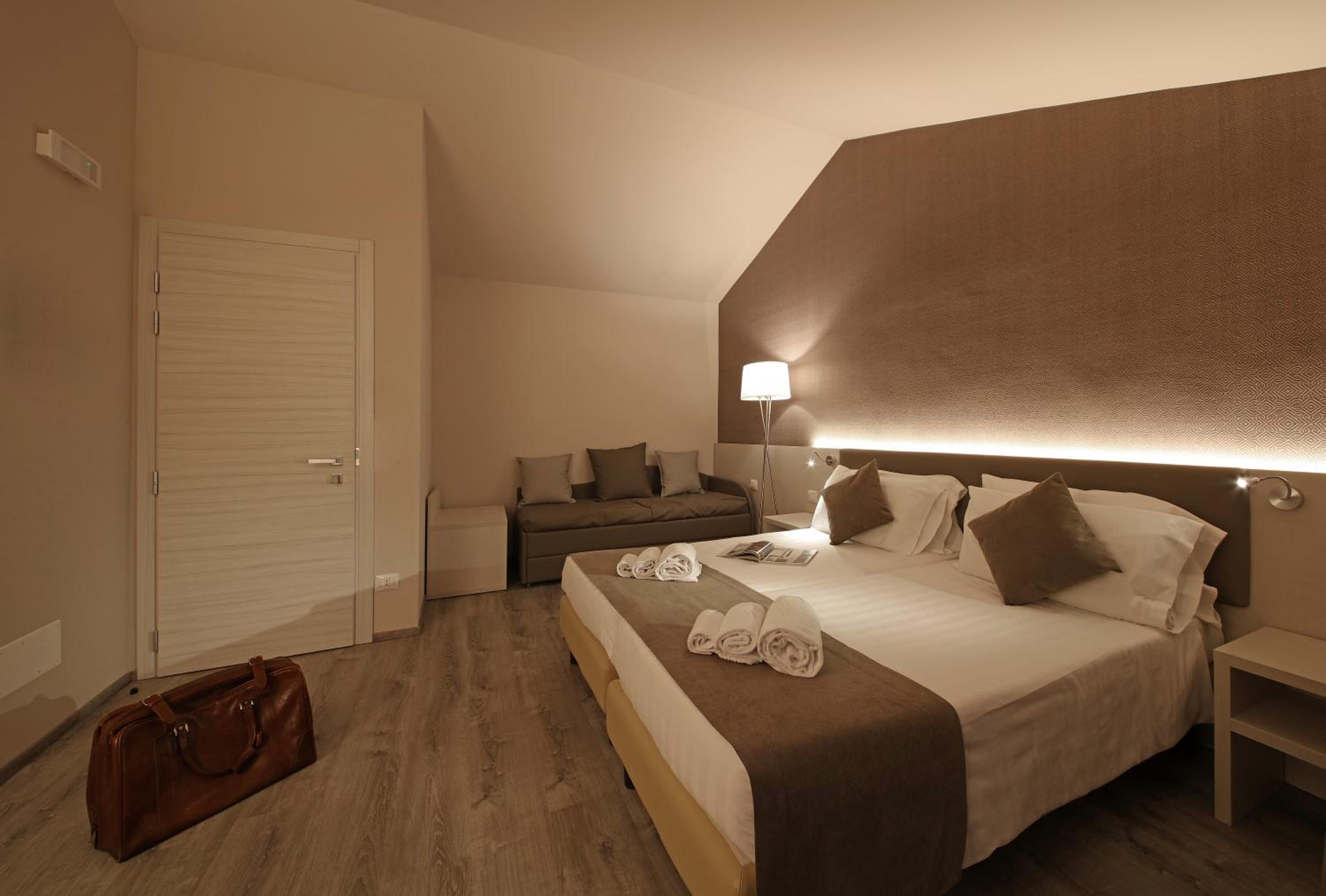 Suite with Spa Bath photo 2