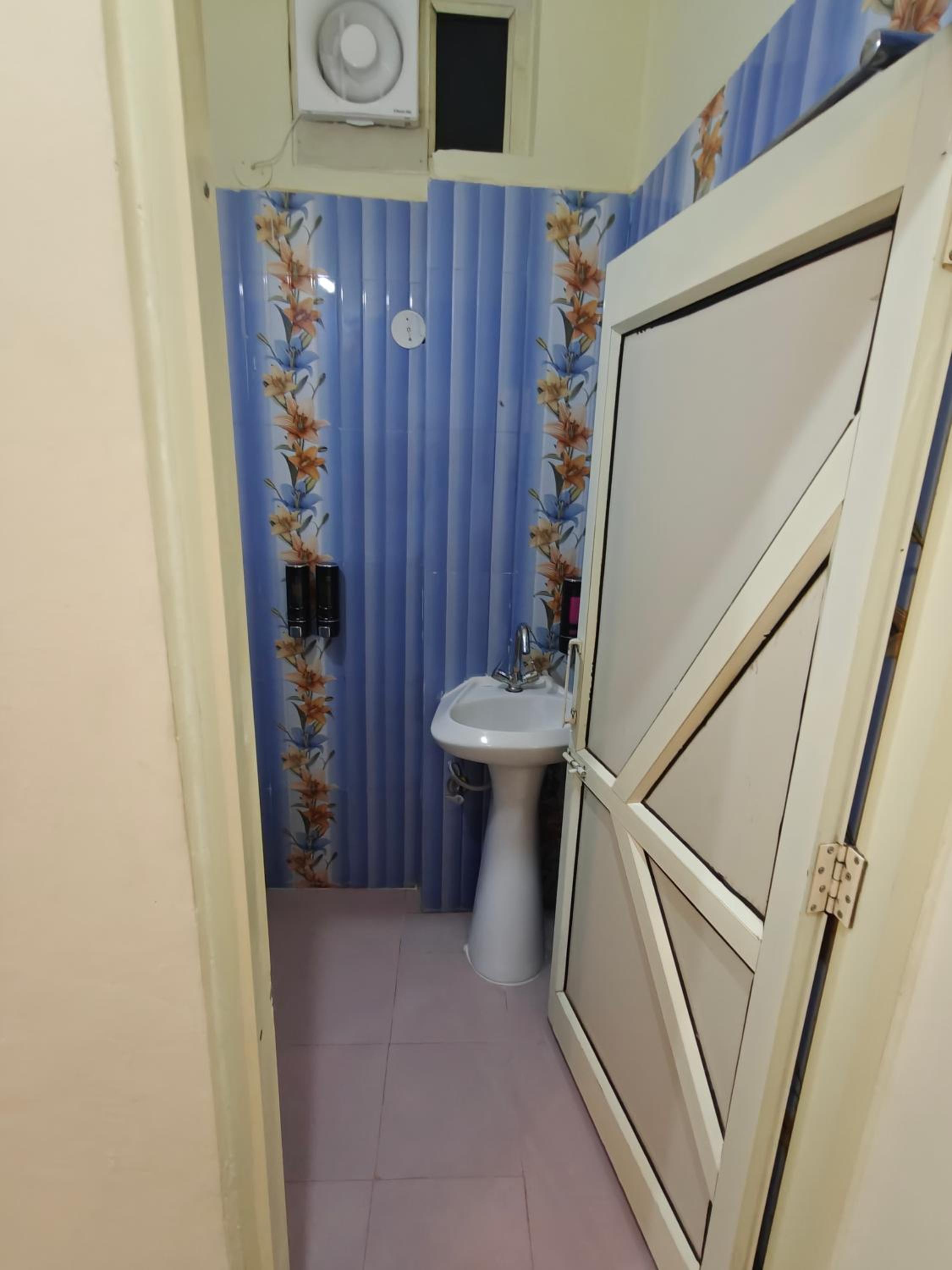 Standard Queen Room photo 3