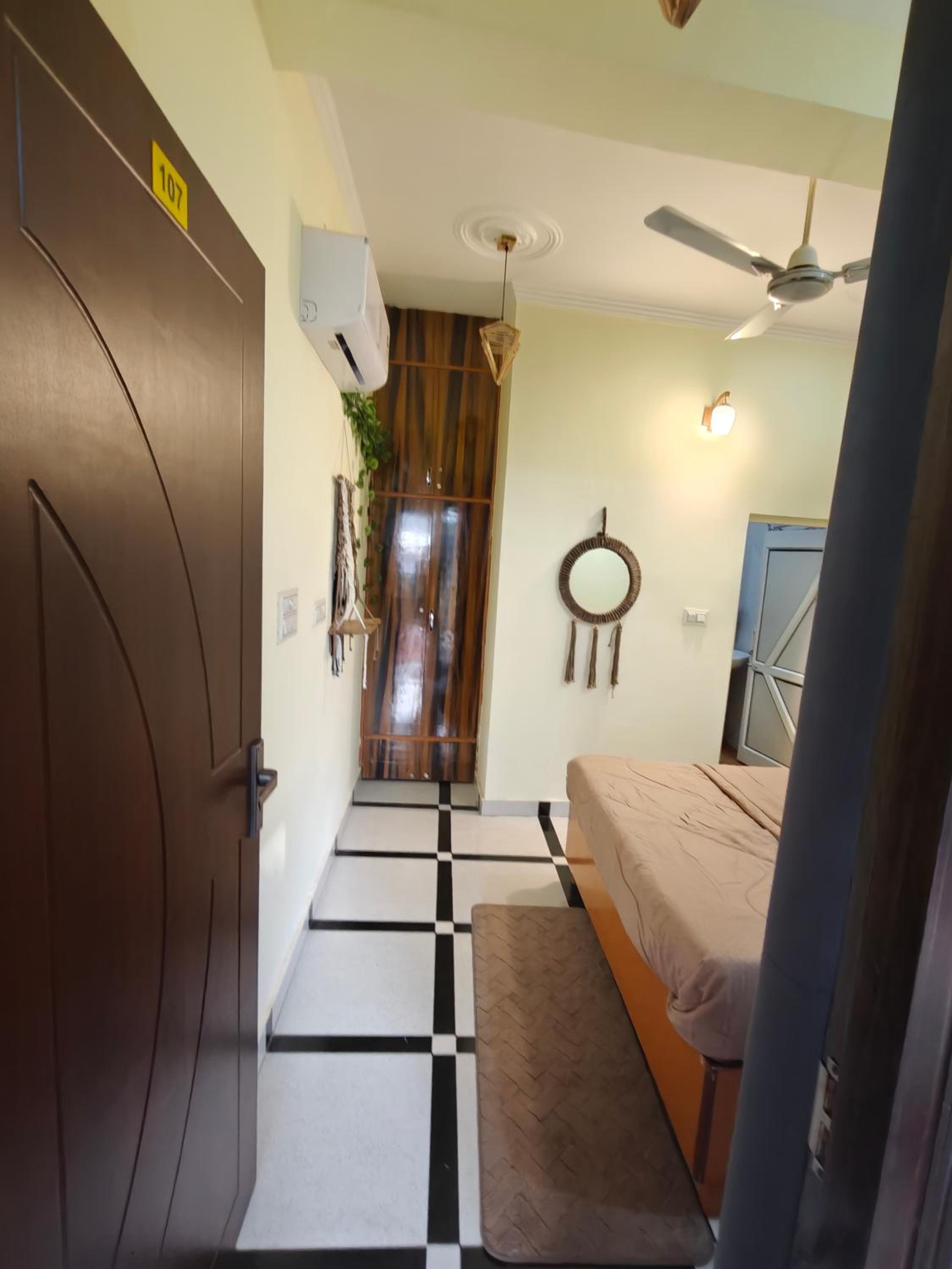 Queen Room photo 3