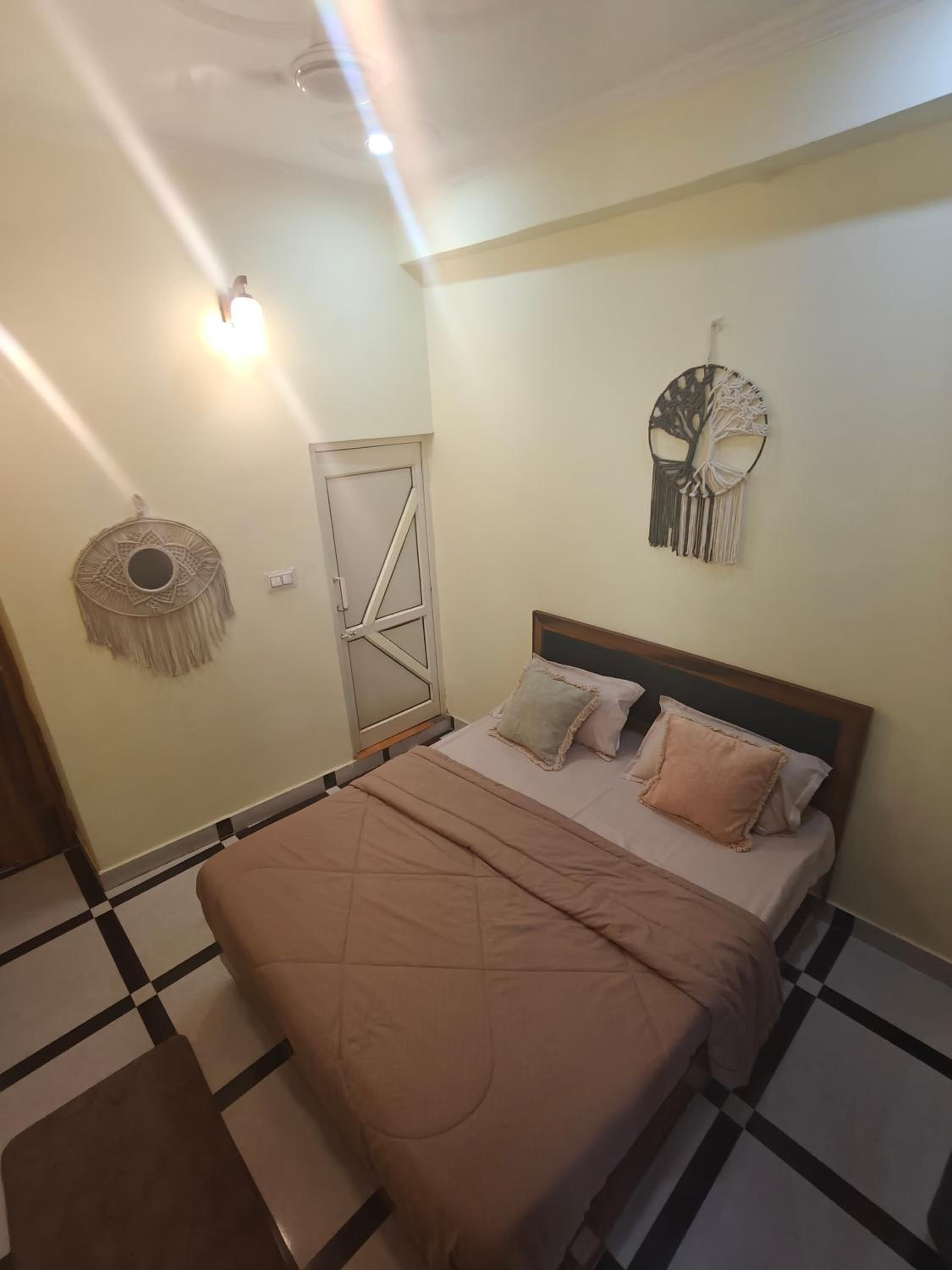 Queen Room photo 1