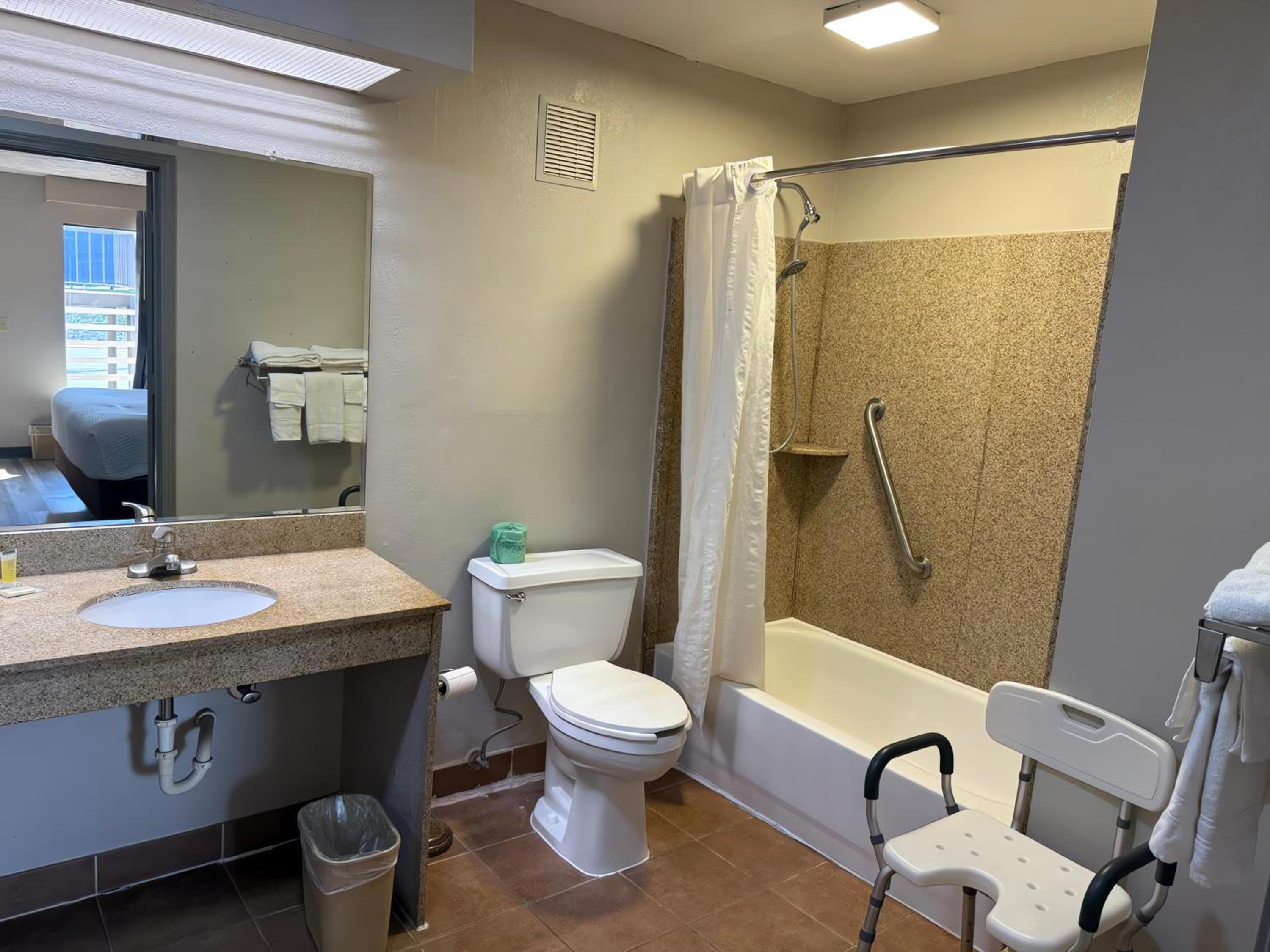 King Room - Disability Access/Non-Smoking photo 2