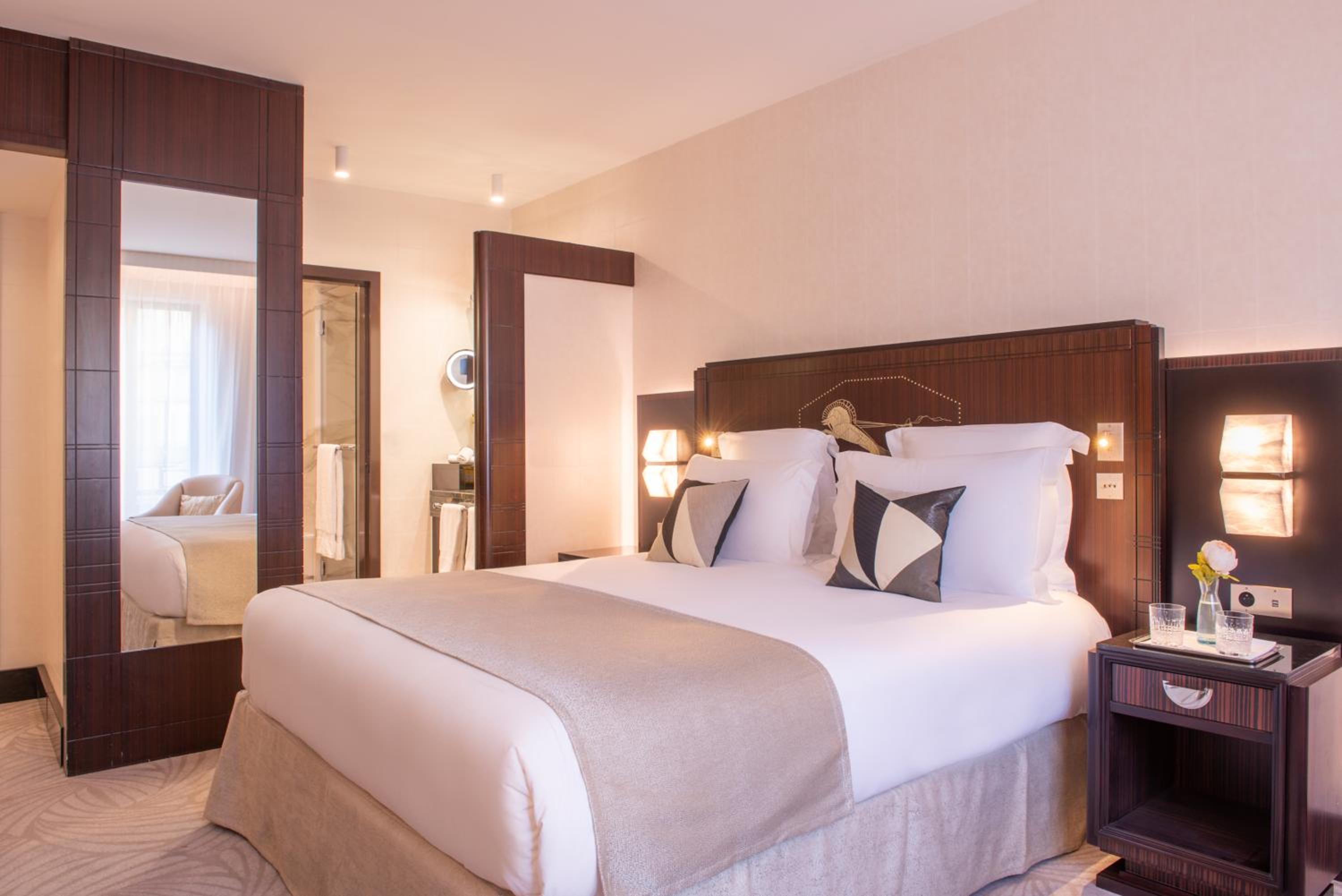Deluxe King Room with Garden View