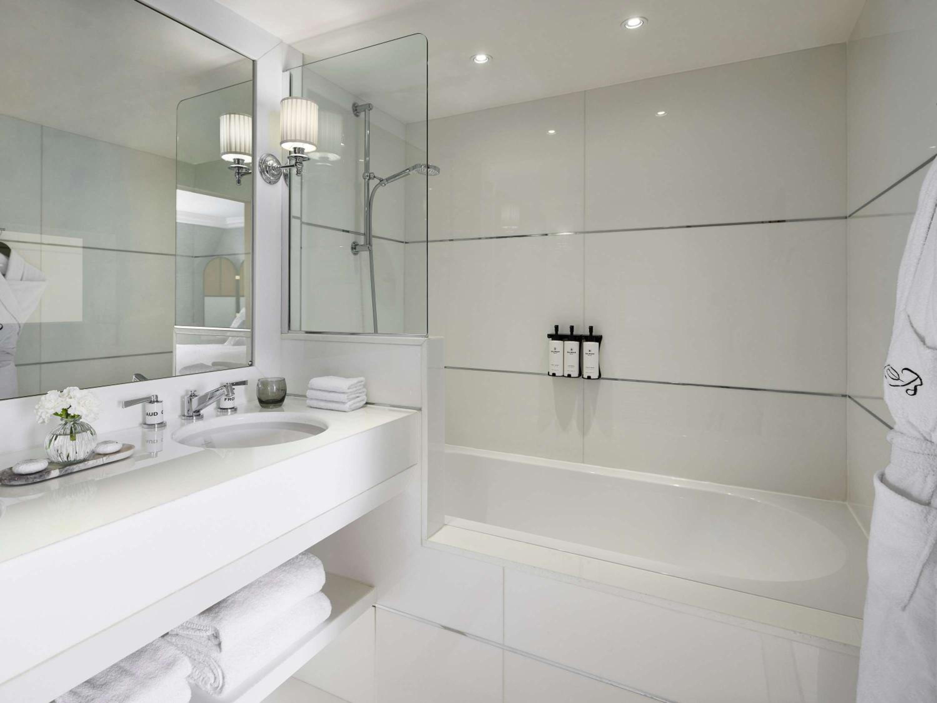 Suite Eiffel Prestige avec 2 Lits King-Size, Salon Séparé et Vue