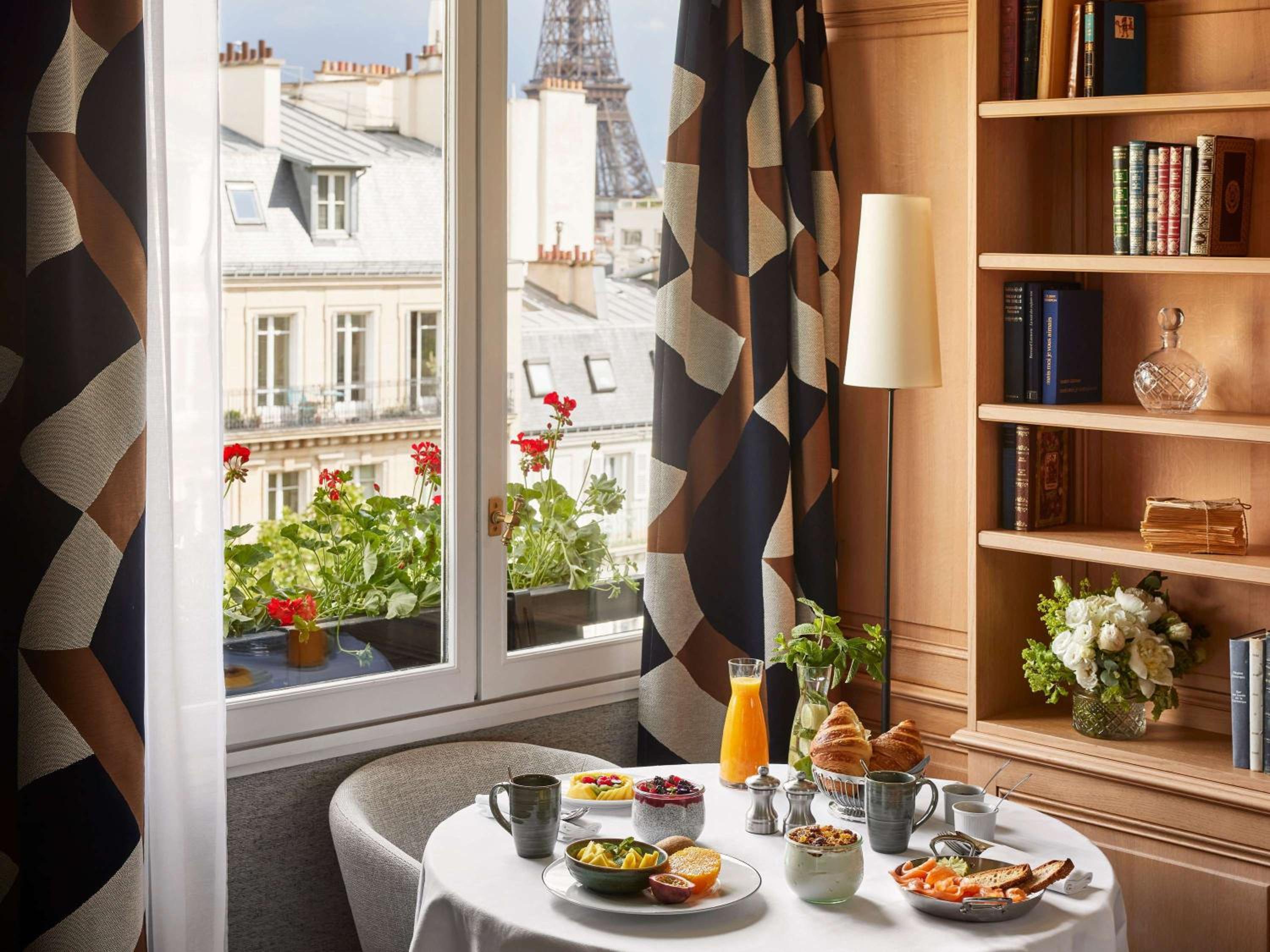 Suite Eiffel Prestige avec 2 Lits King-Size, Salon Séparé et Vue