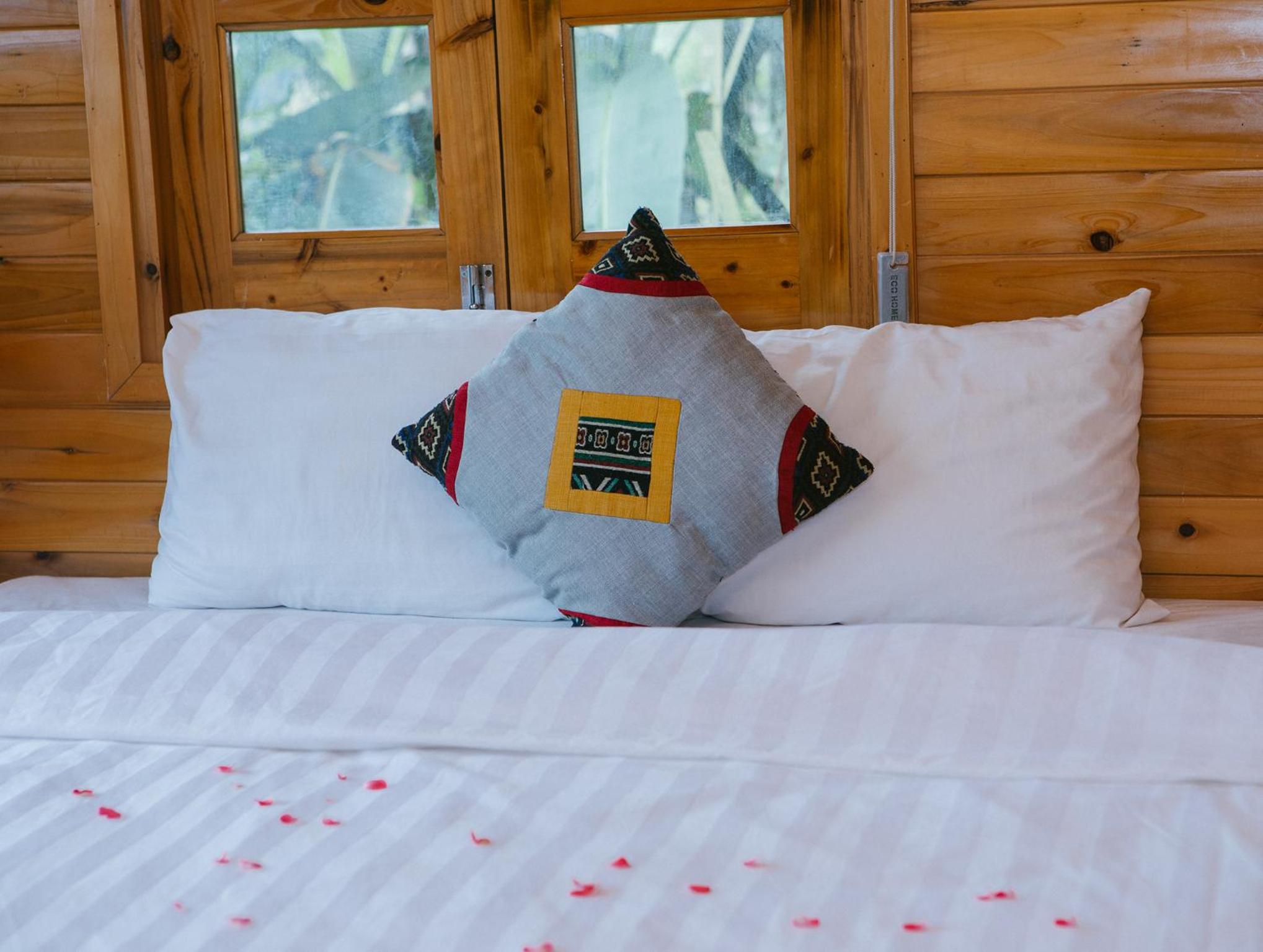 Deluxe Bungalow with Garden View - Photo 1