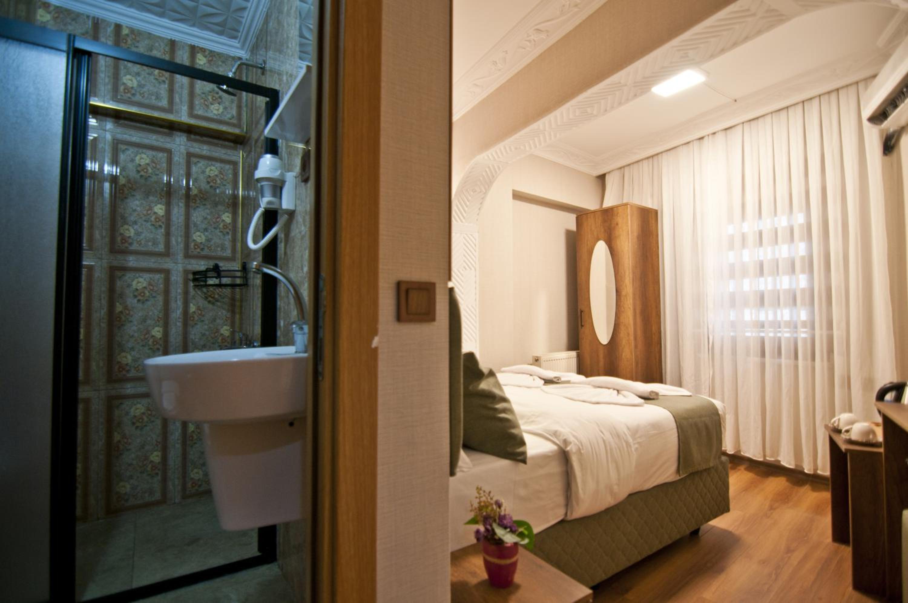 Economy Double Room photo 2
