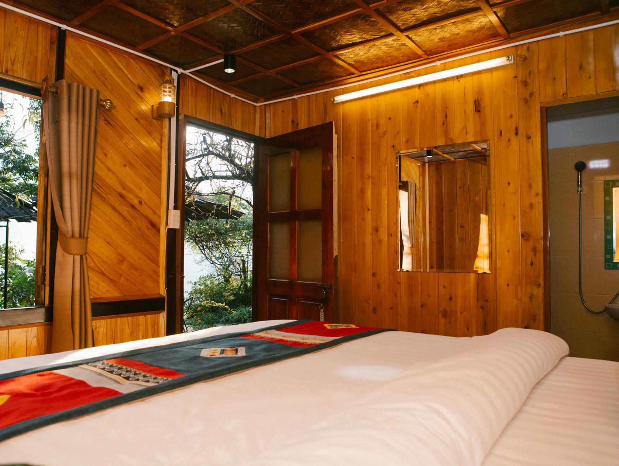 Deluxe Bungalow with Garden View - Photo 16