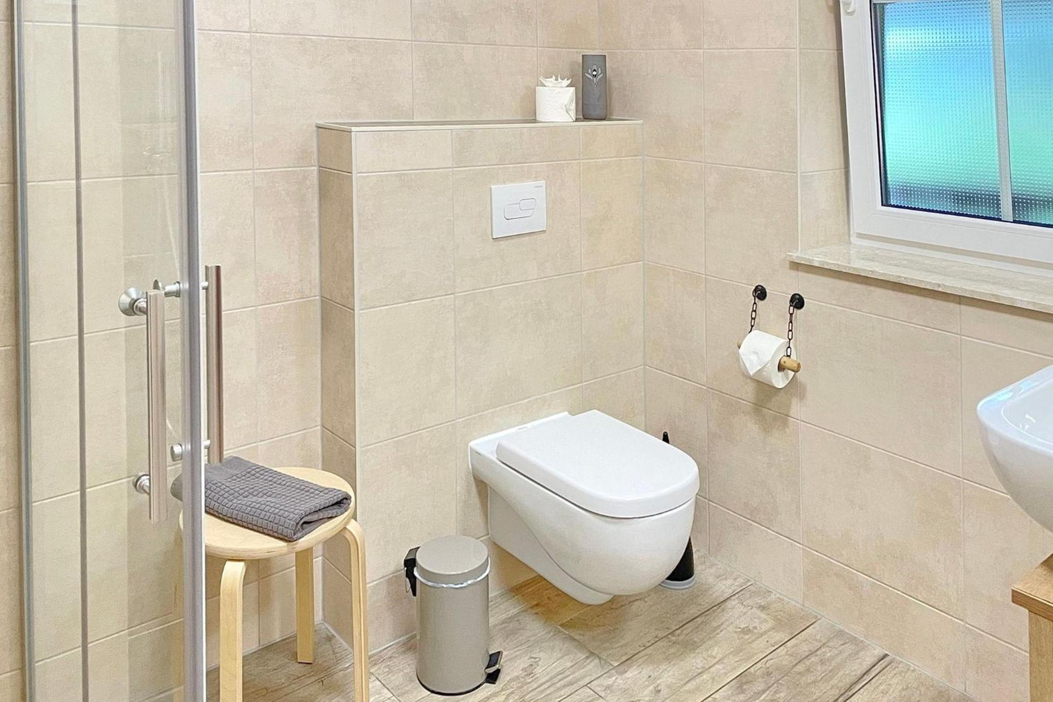 Apartment With Shower photo 2