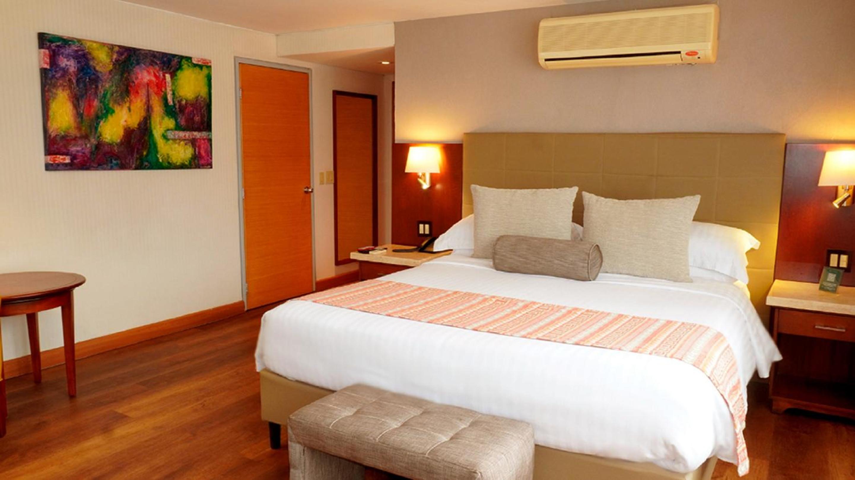 King Suite with Bathtub and Balcony - Non-Smoking