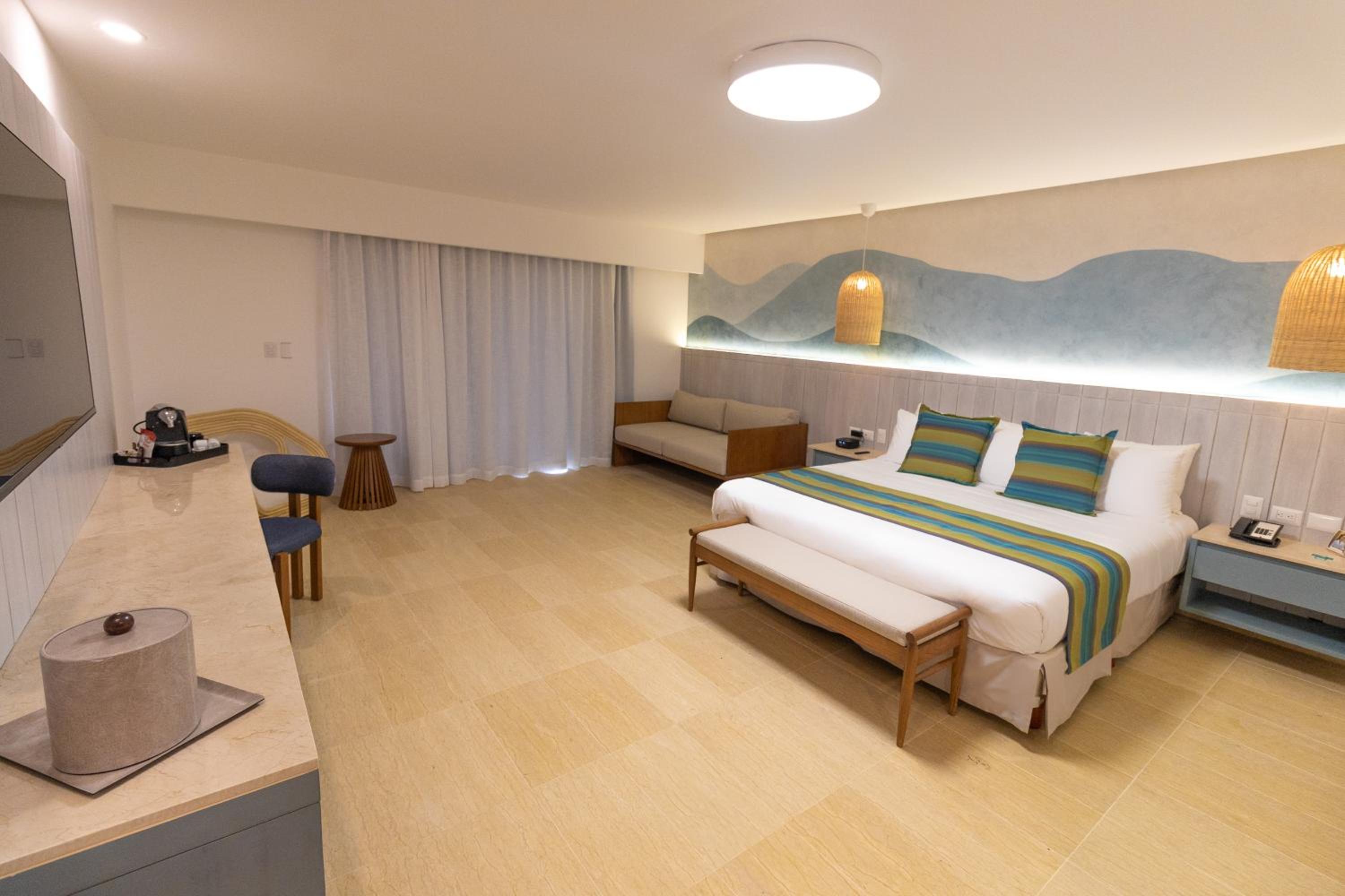 Superior Room, 1 King Bed - Non-Smoking - Photo 1