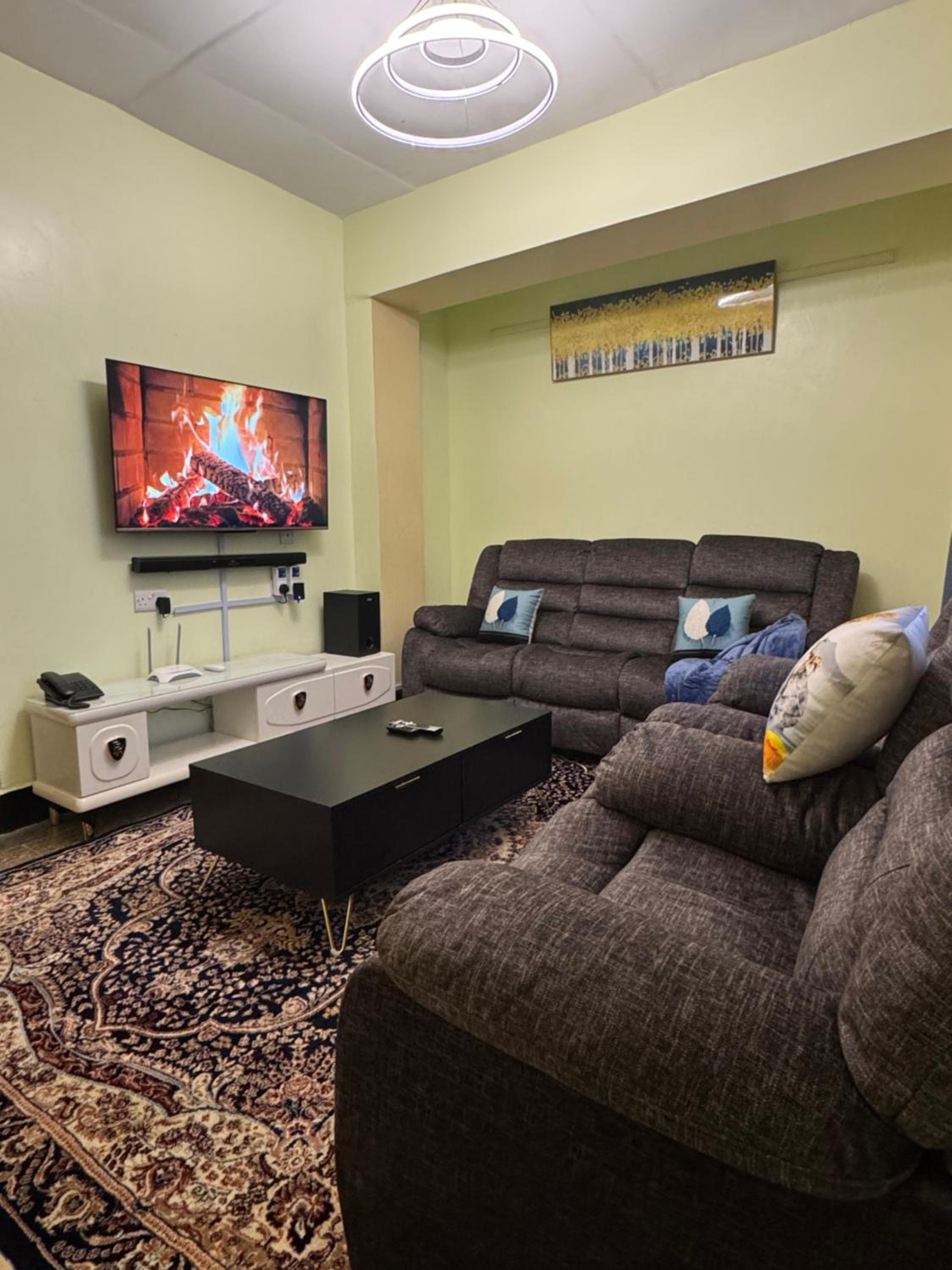 One-Bedroom Apartment photo 1