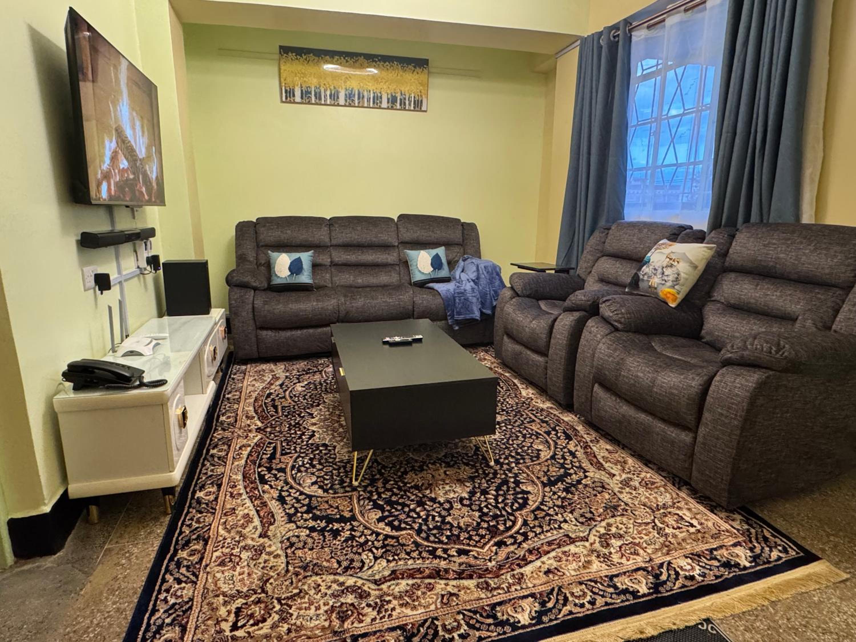One-Bedroom Apartment photo 2