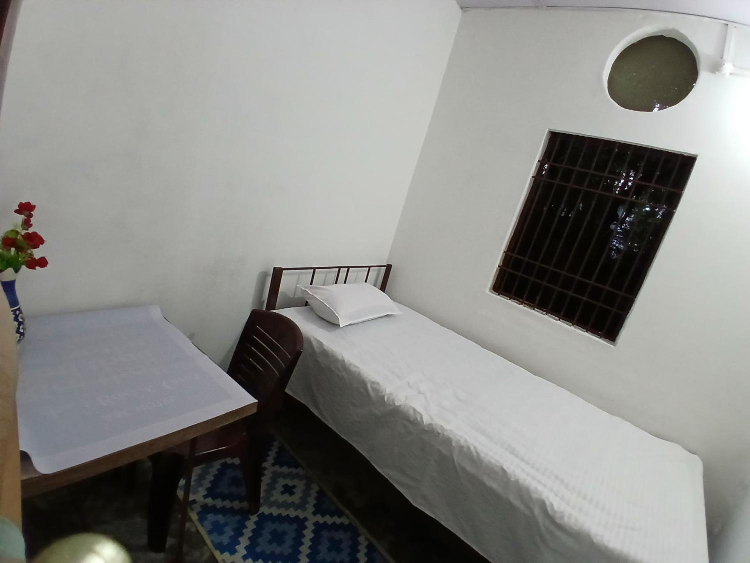 Single Room photo 3