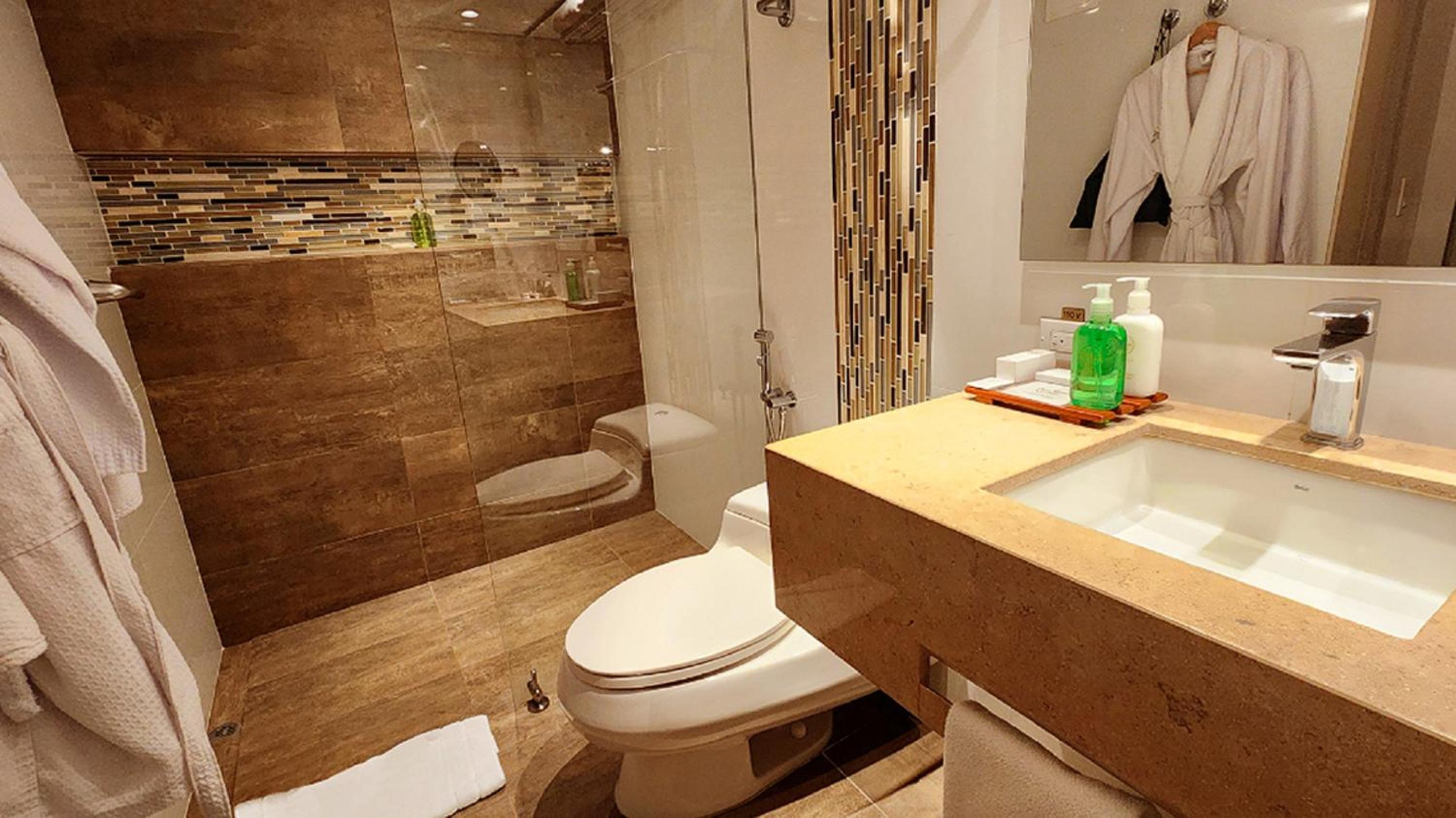 King Room - Non-Smoking - Photo 3
