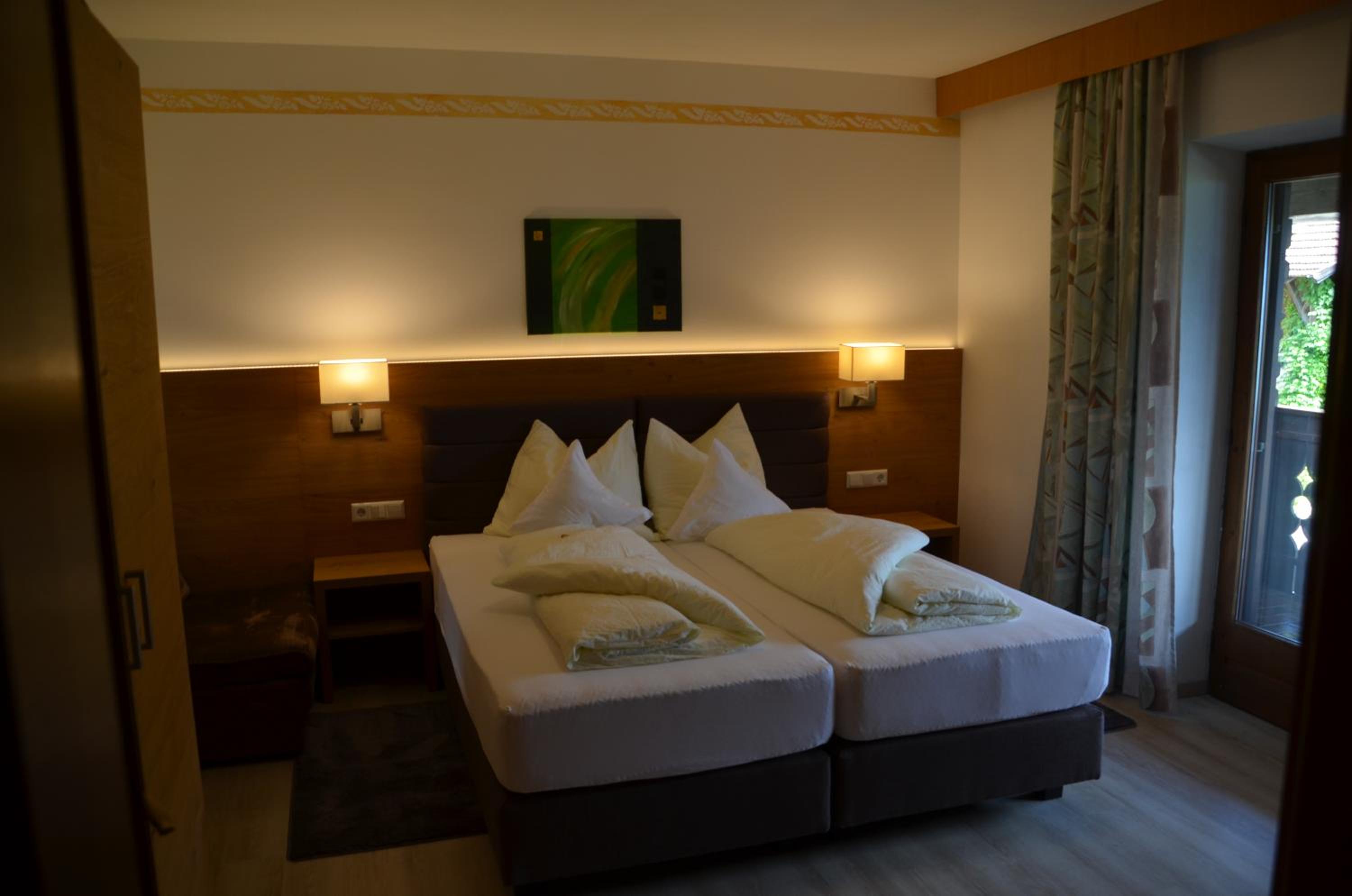 Double Room with Balcony - Photo 3
