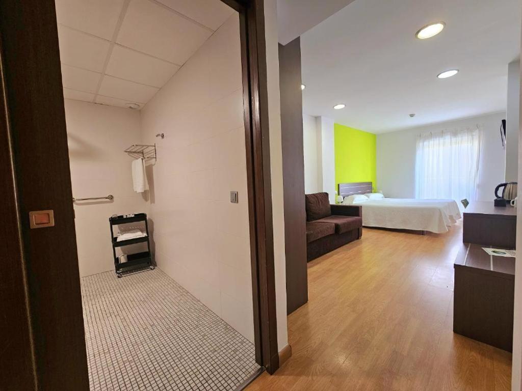 Superior Family Room photo 2