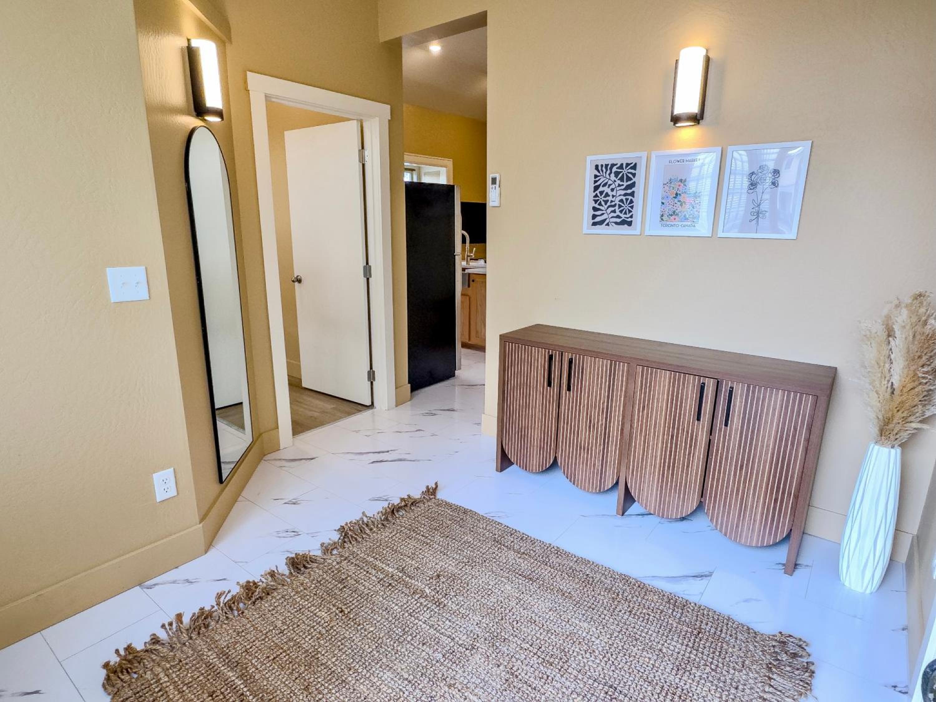 Classic One-Bedroom Apartment with King Bed photo 3