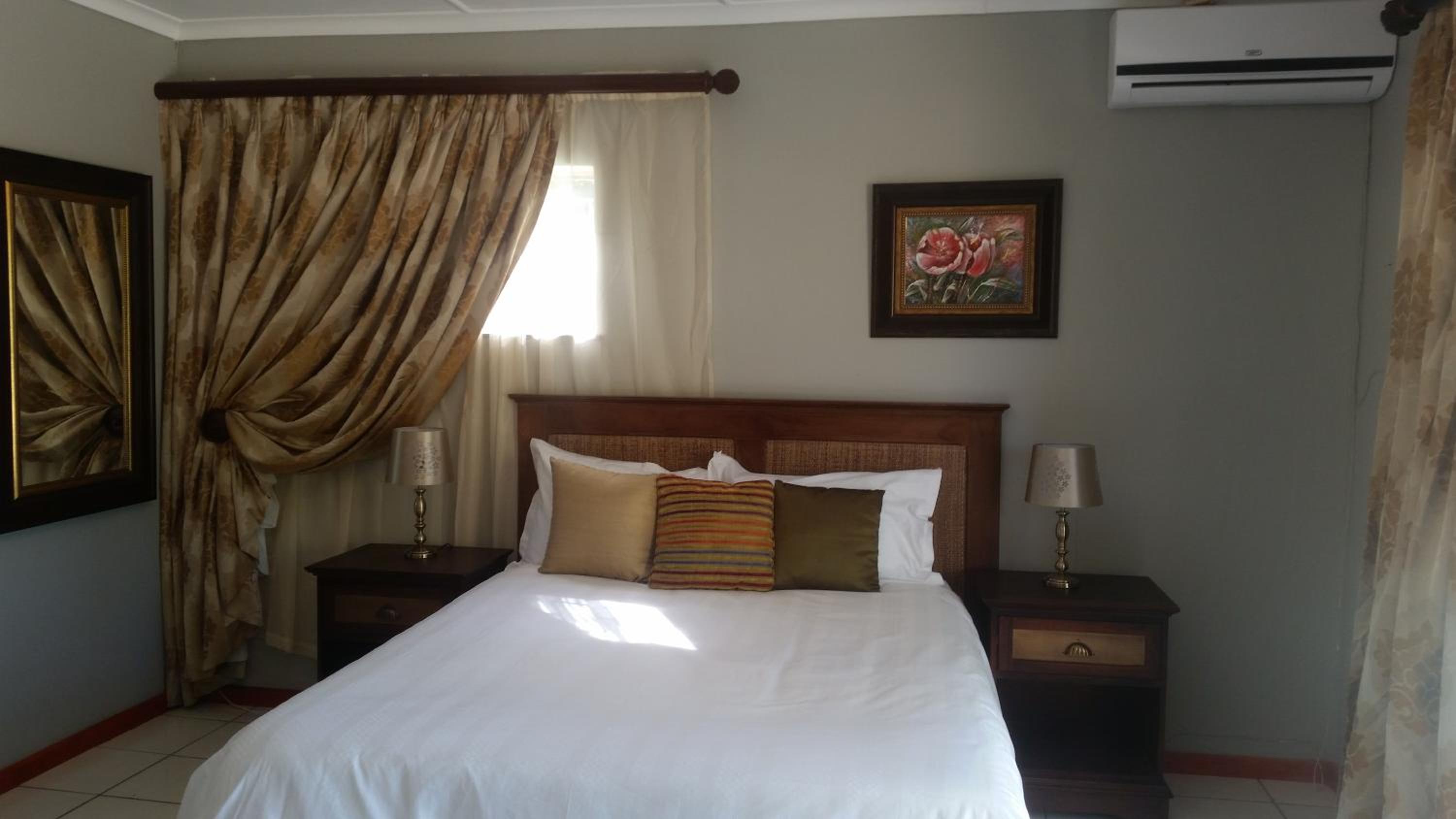 Deluxe Queen Room - Photo 3