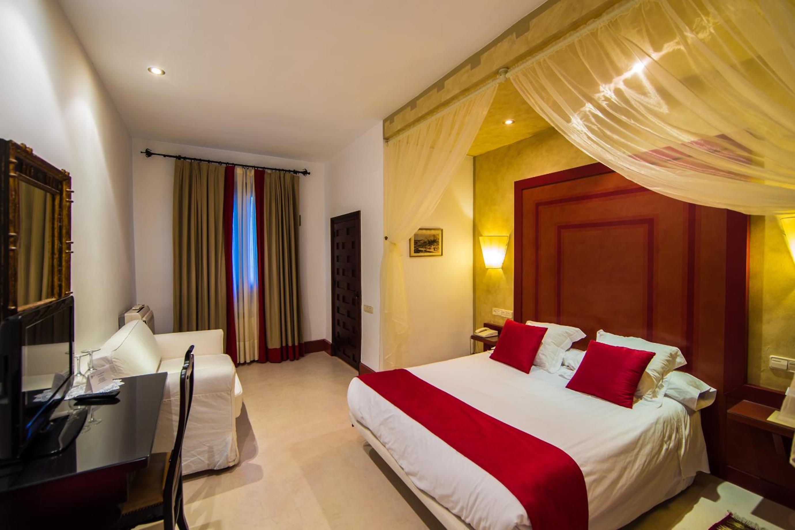Double Room - Photo 10