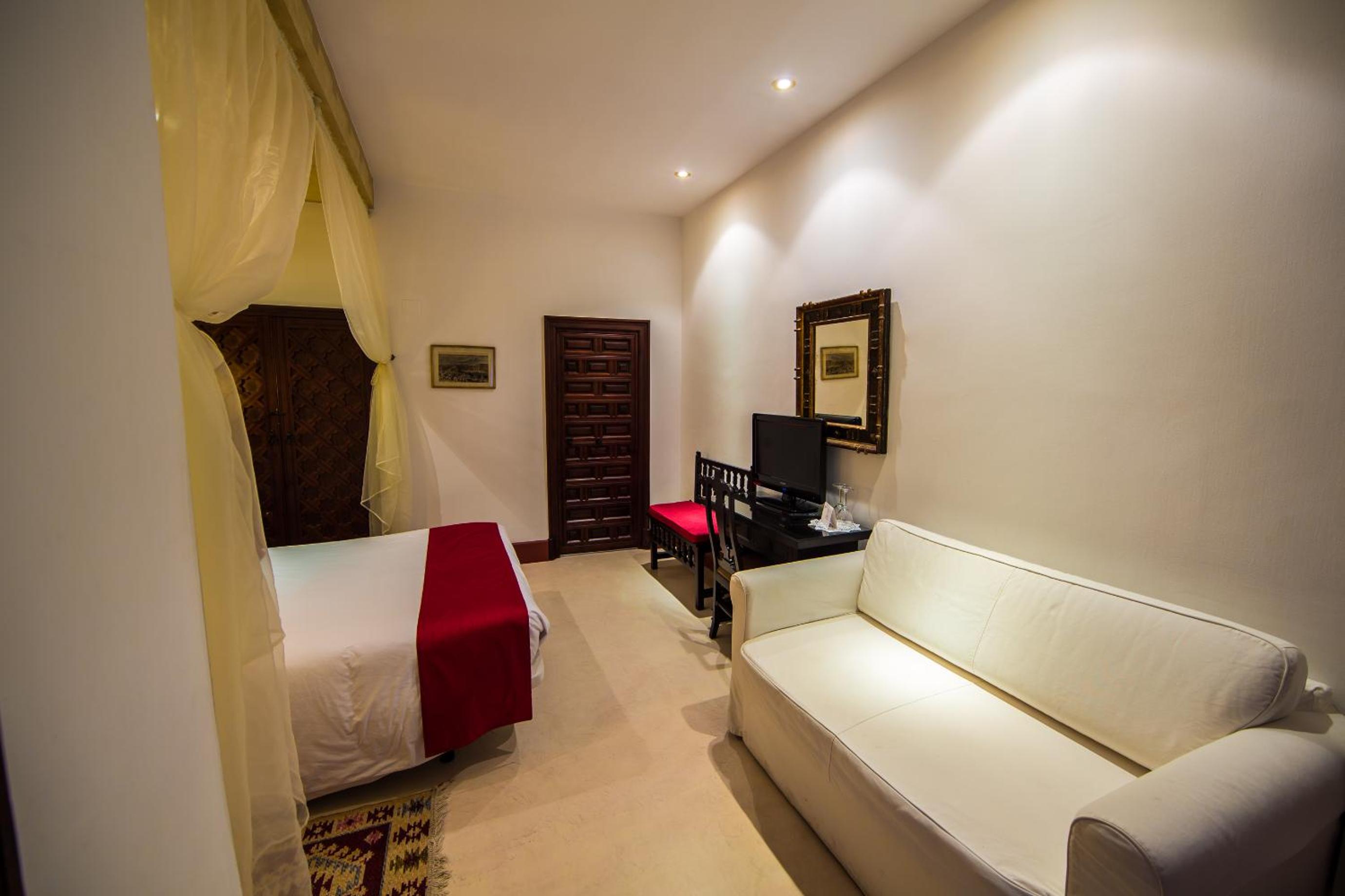 Double Room - Photo 5