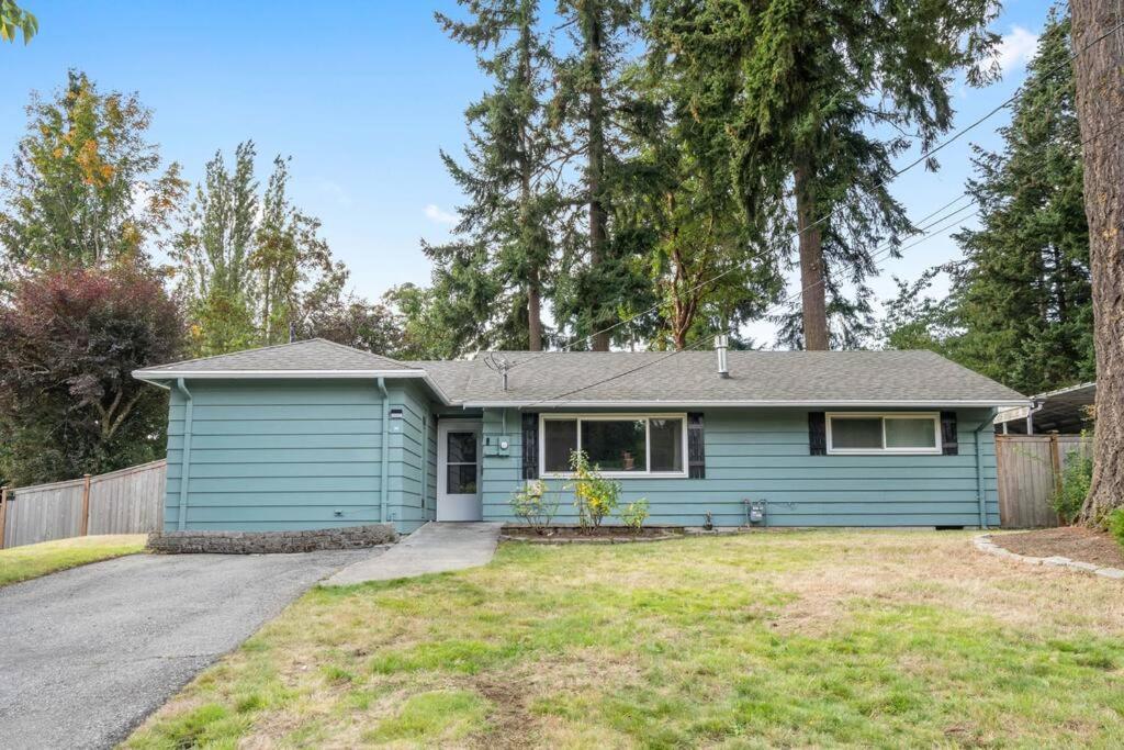 Three-Bedroom House photo 2