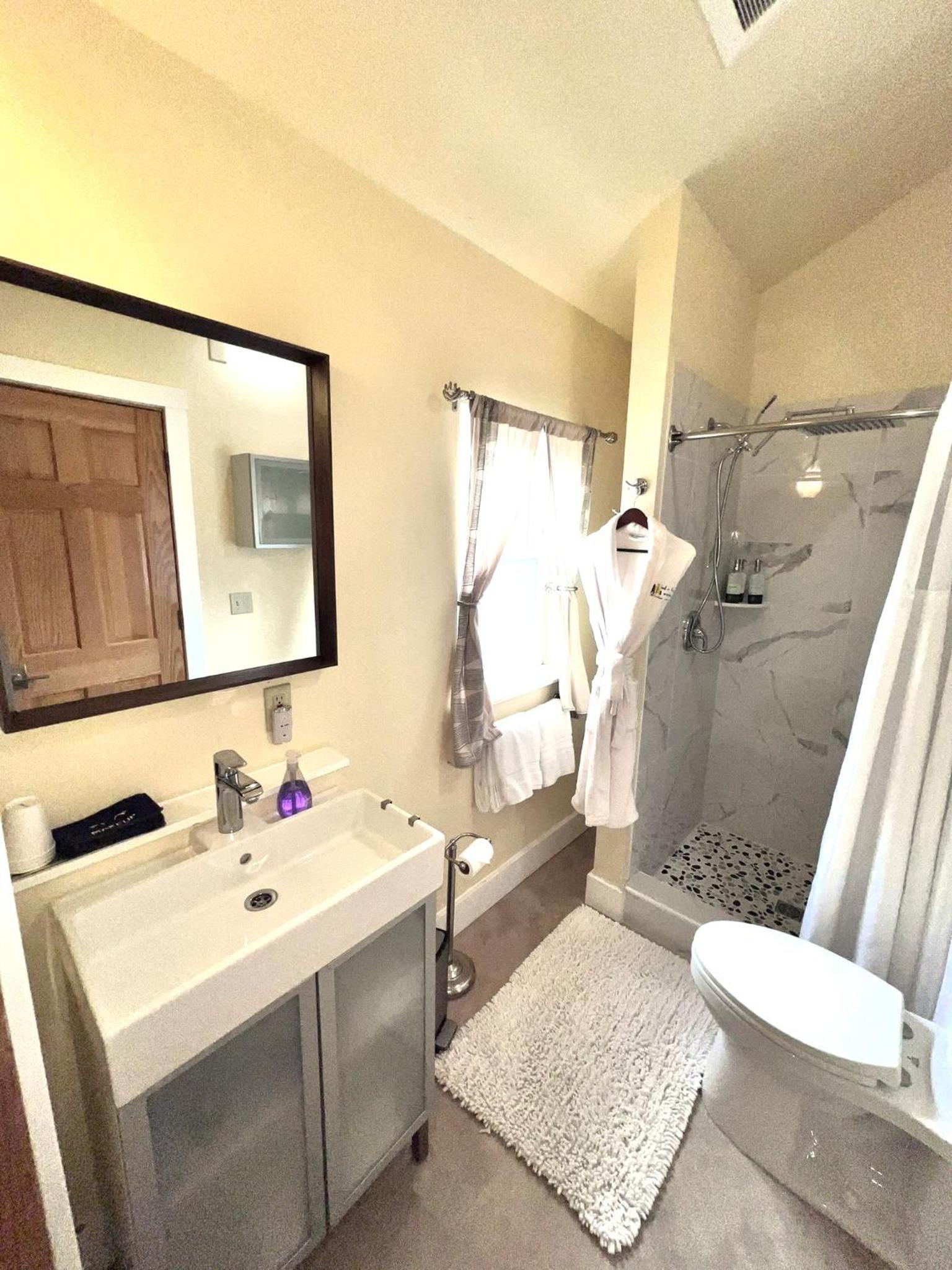 Deluxe Queen Room photo 3