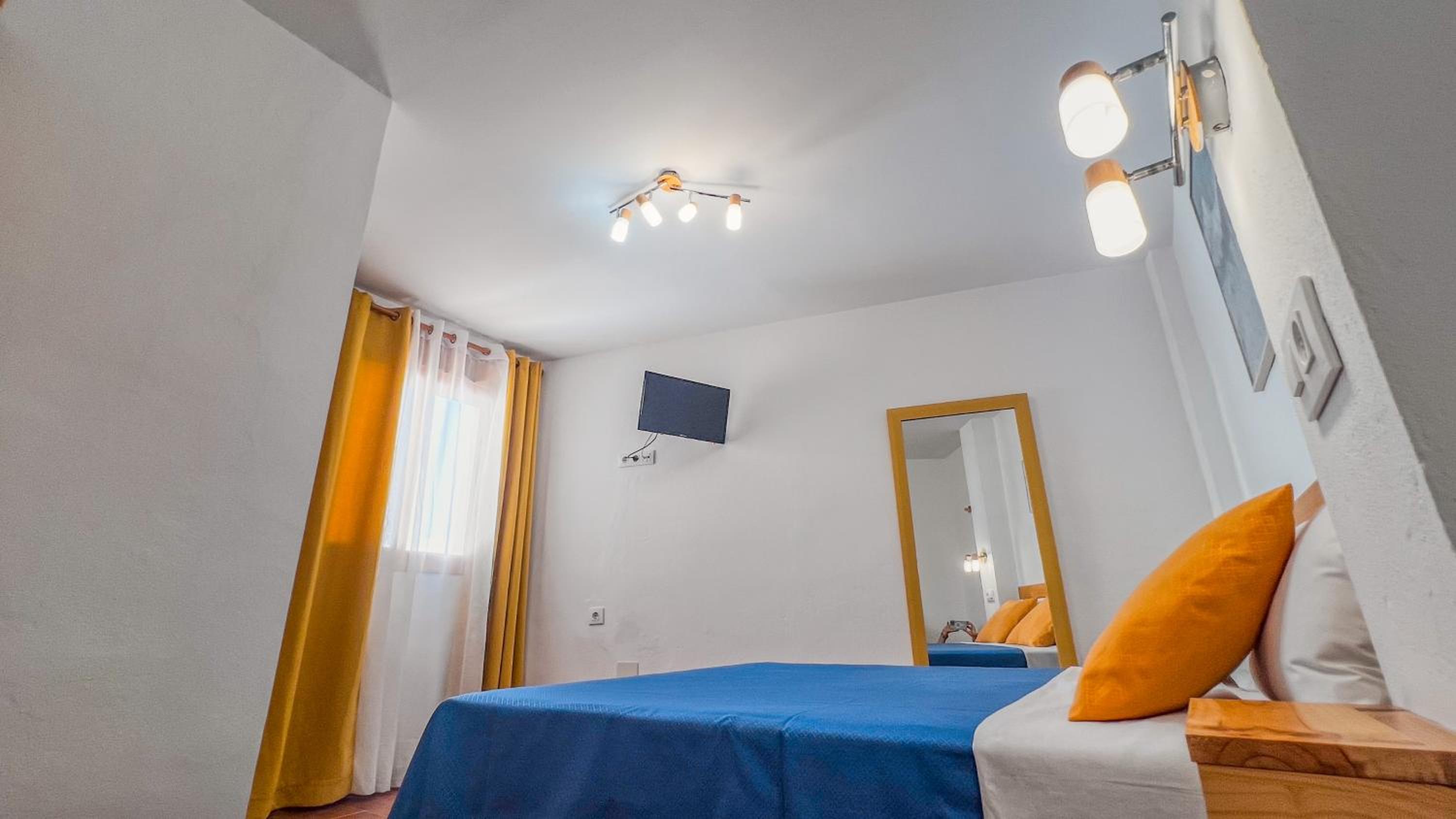 Double Room with Shared Bathroom photo 2