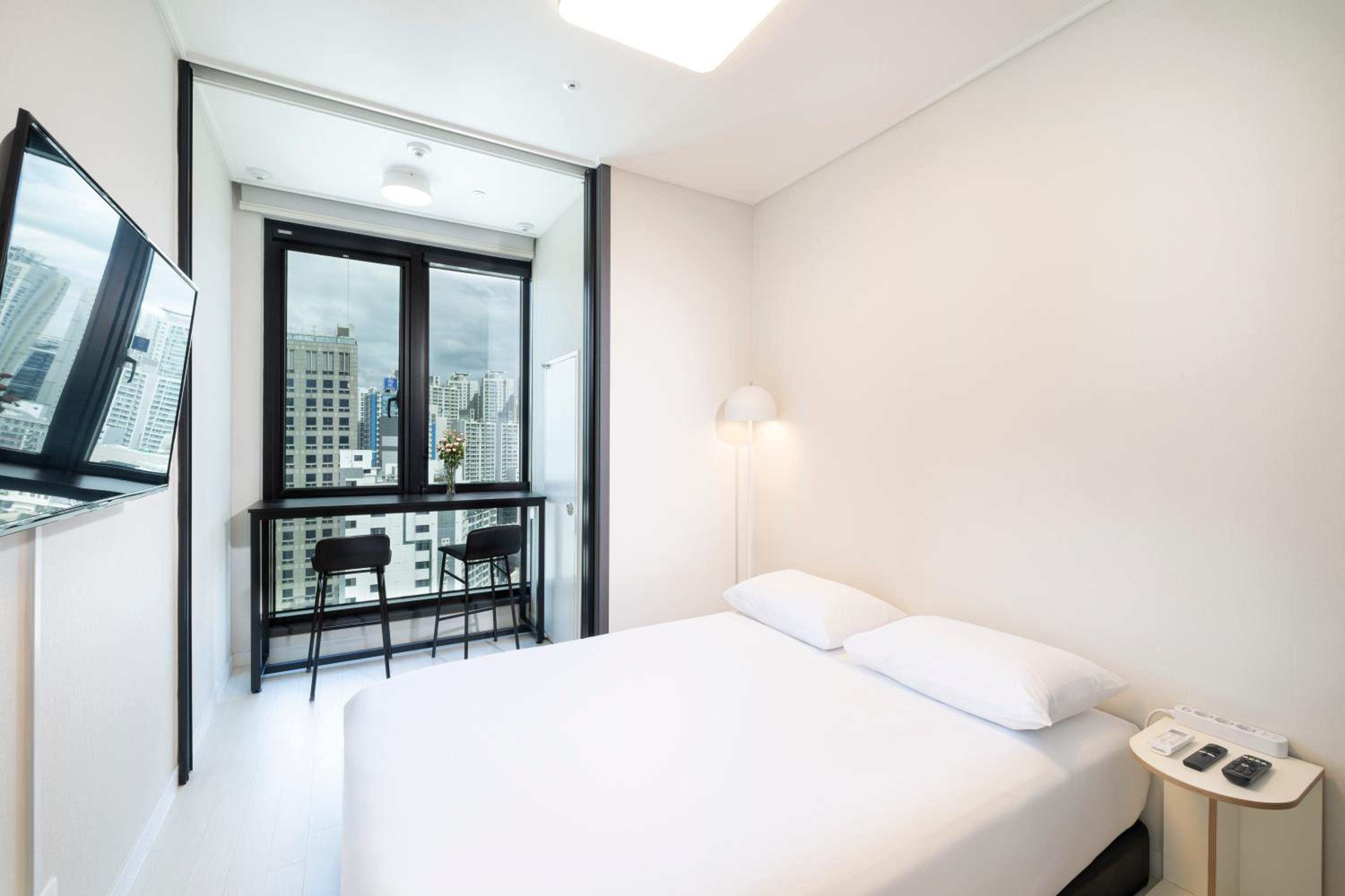 Random Stuido - Check-in from 18:00 (No Consecutive night stays)