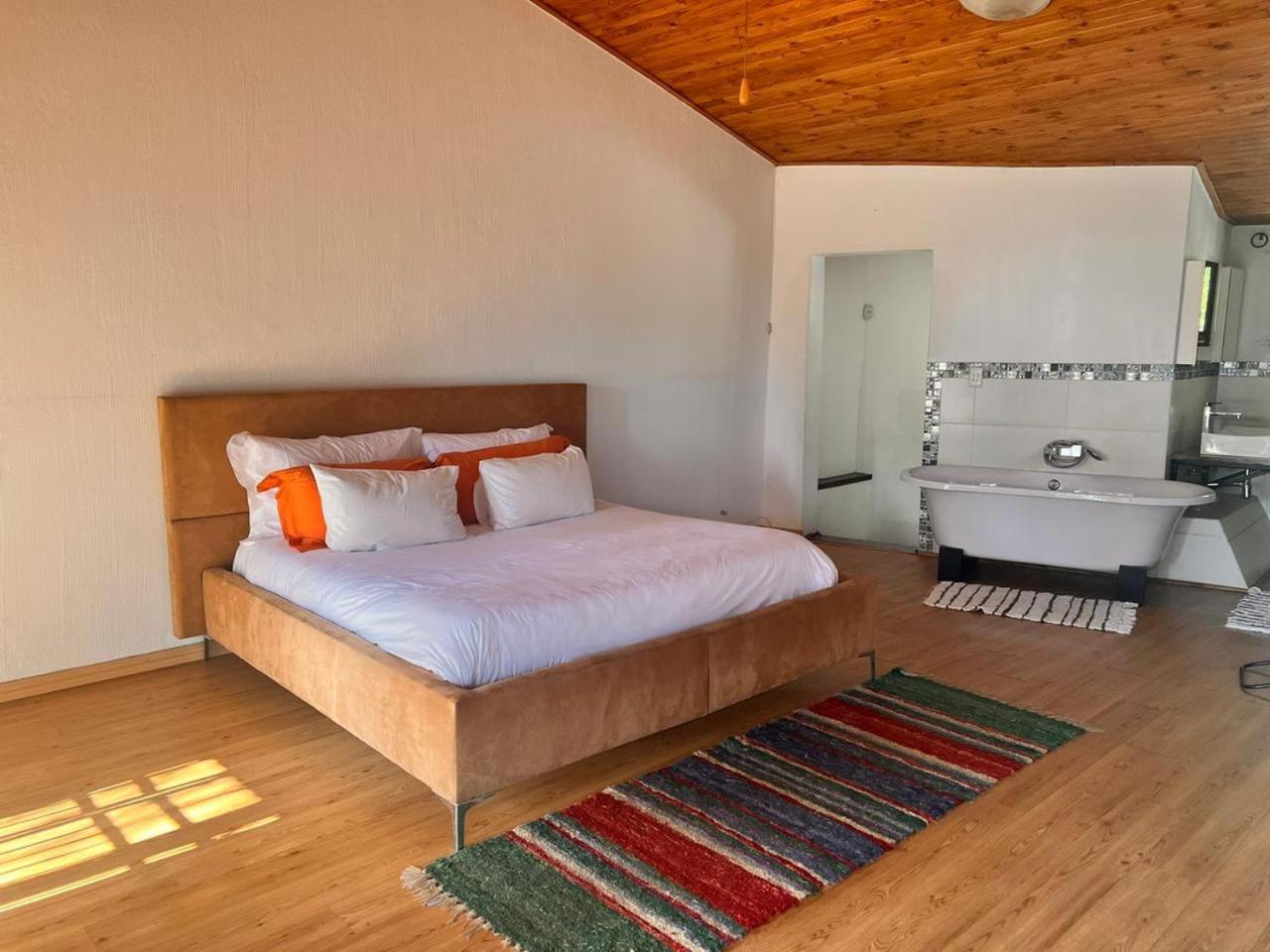 Two-Bedroom House - Photo 1