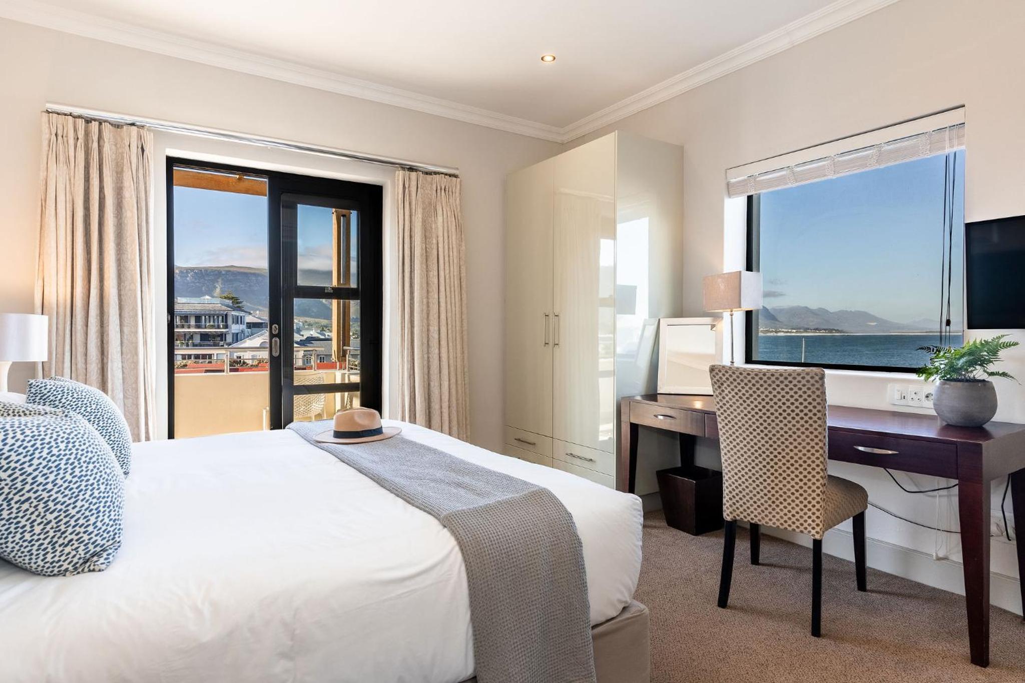Family Room with Sea View - Photo 1