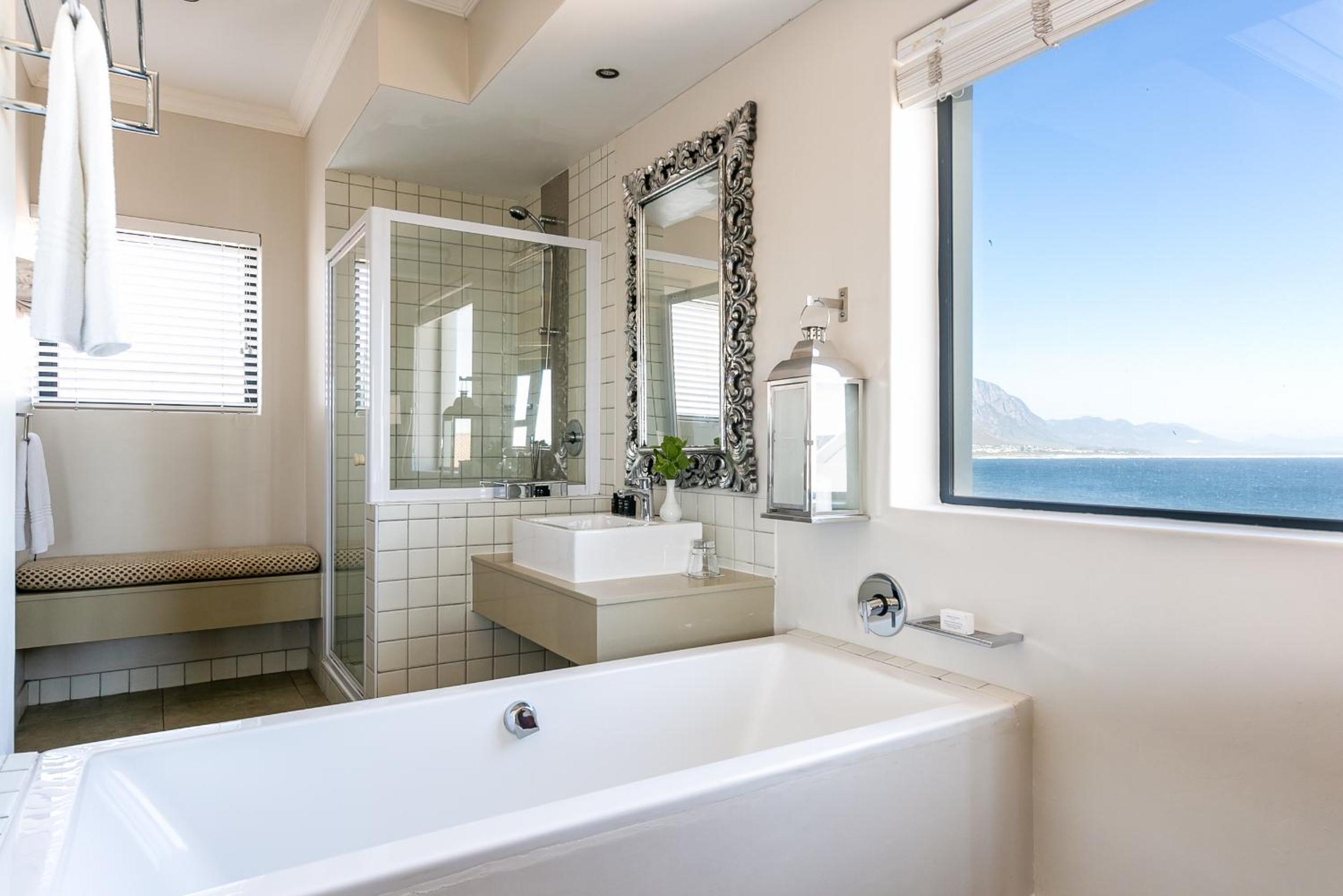 Family Room with Sea View - Photo 9