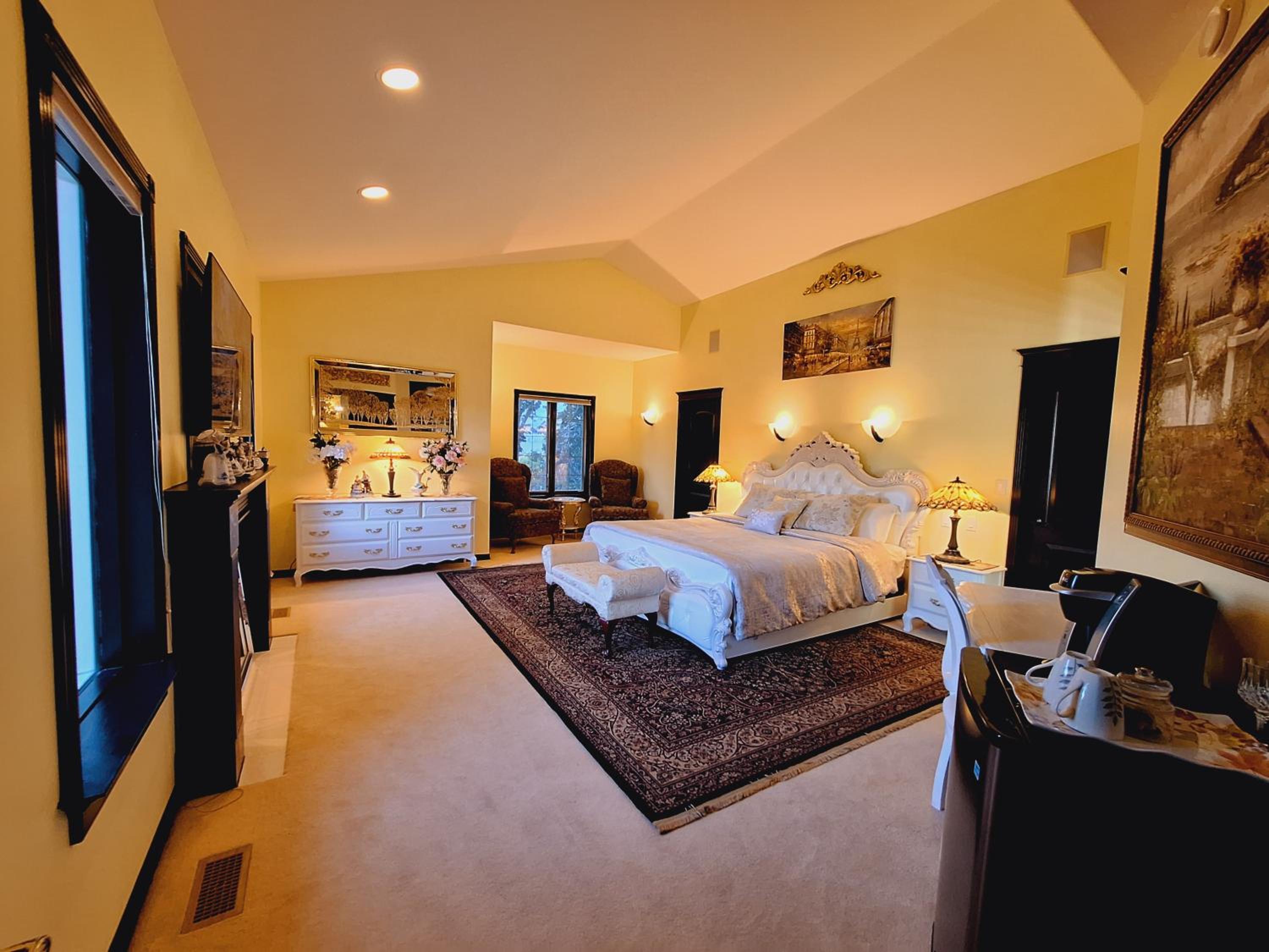 Superior King Suite photo 1