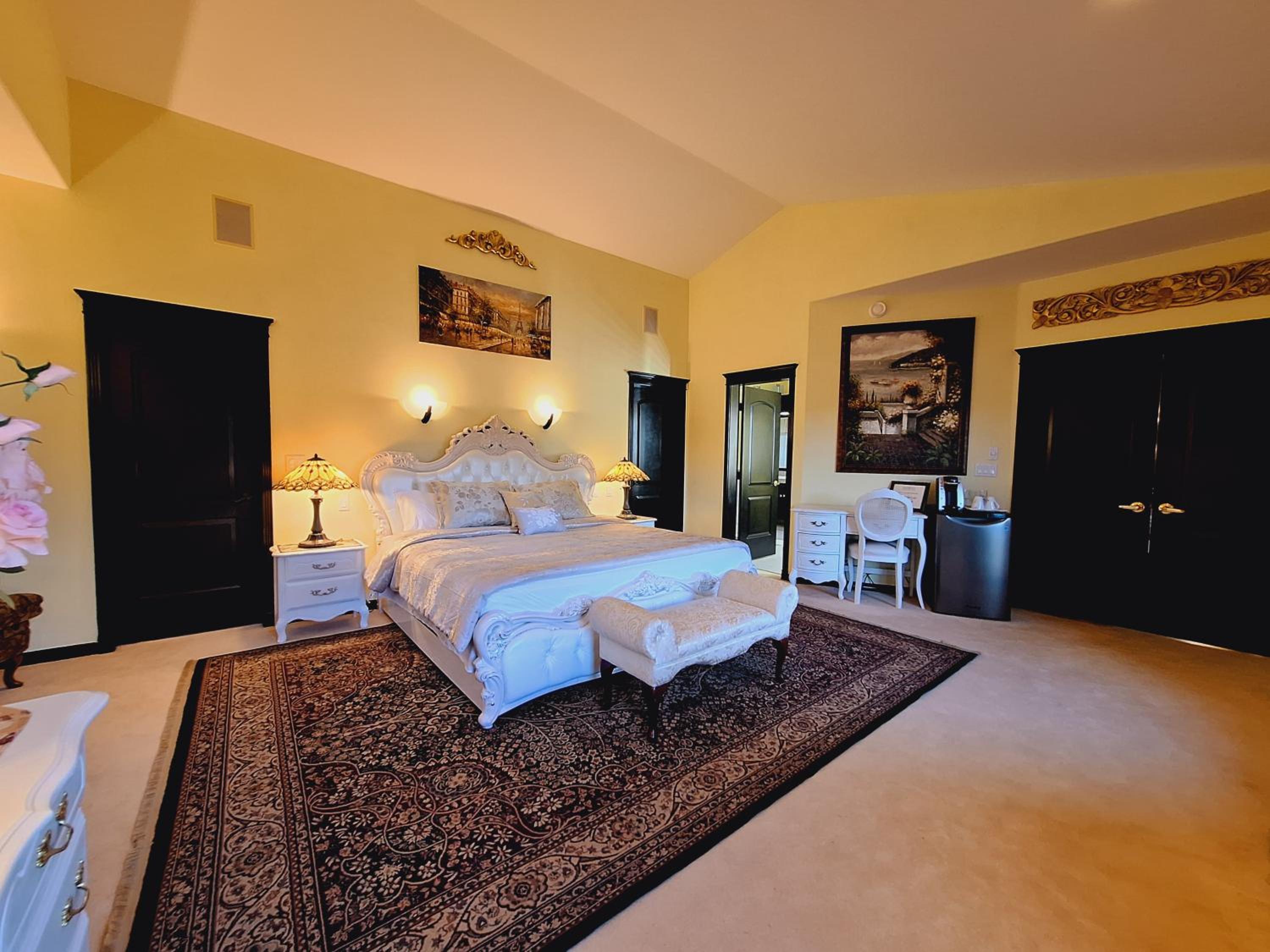 Superior King Suite photo 3