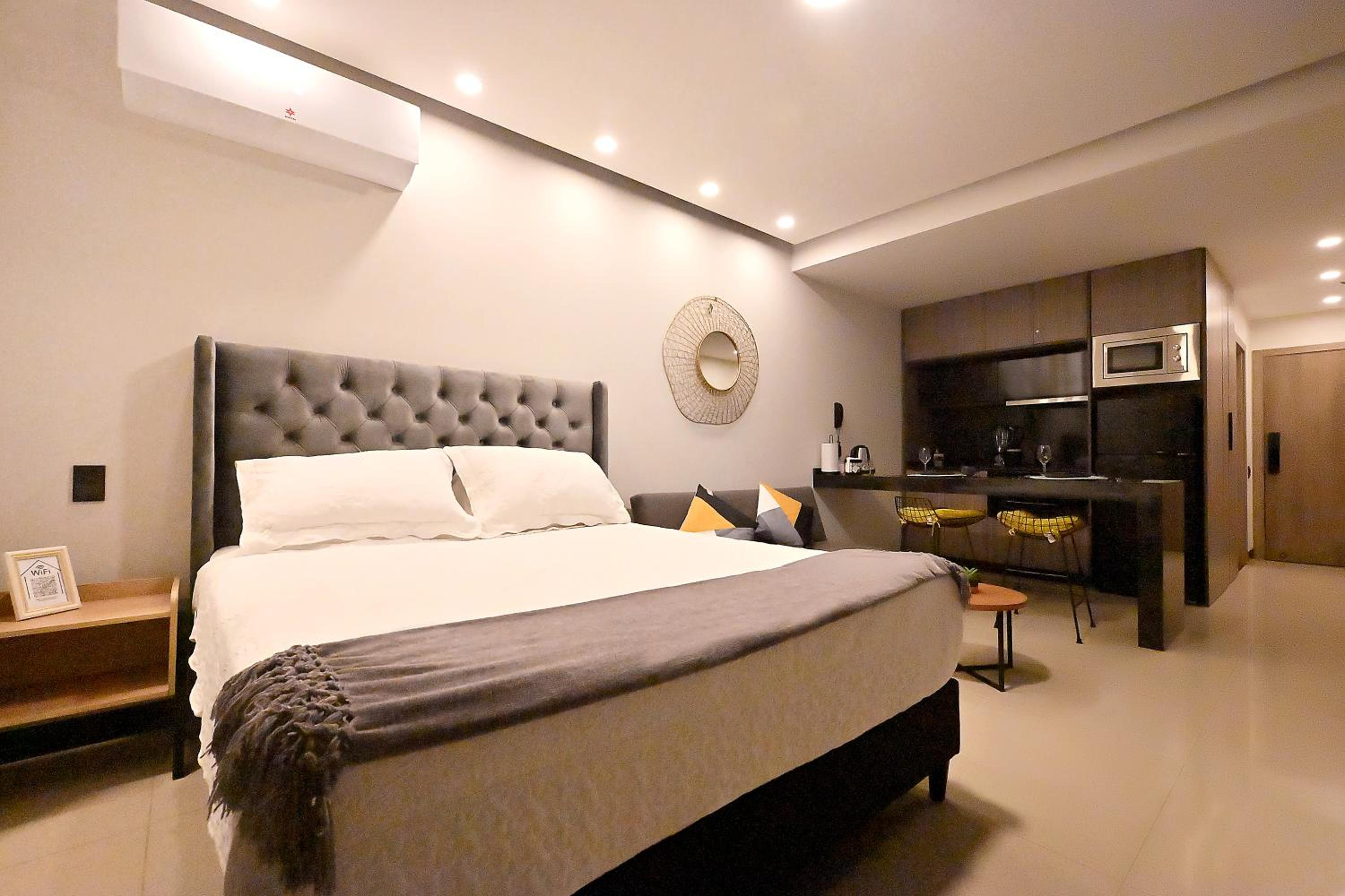 One-Bedroom Apartment photo 1