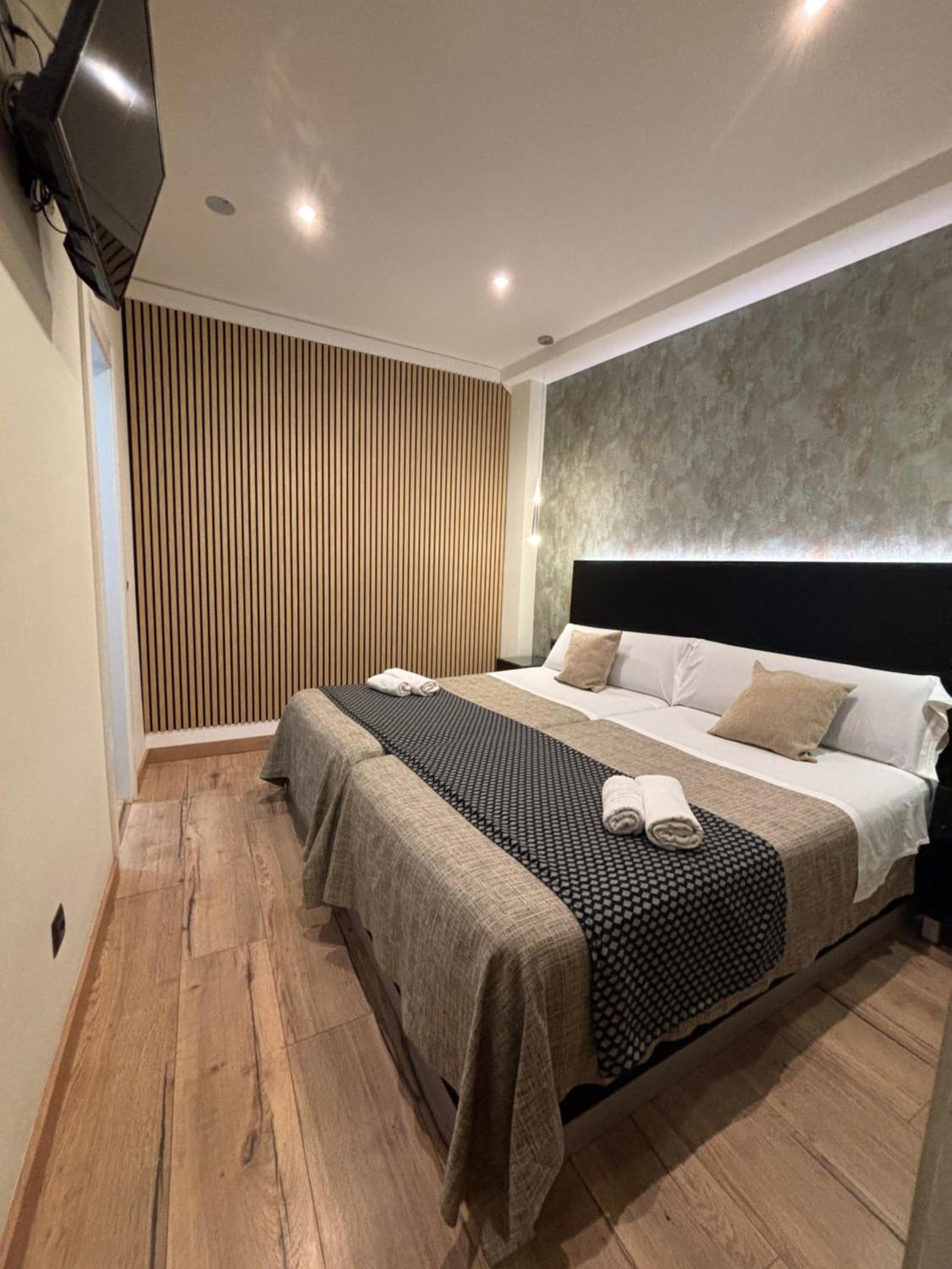 Deluxe Twin Room - Photo 3