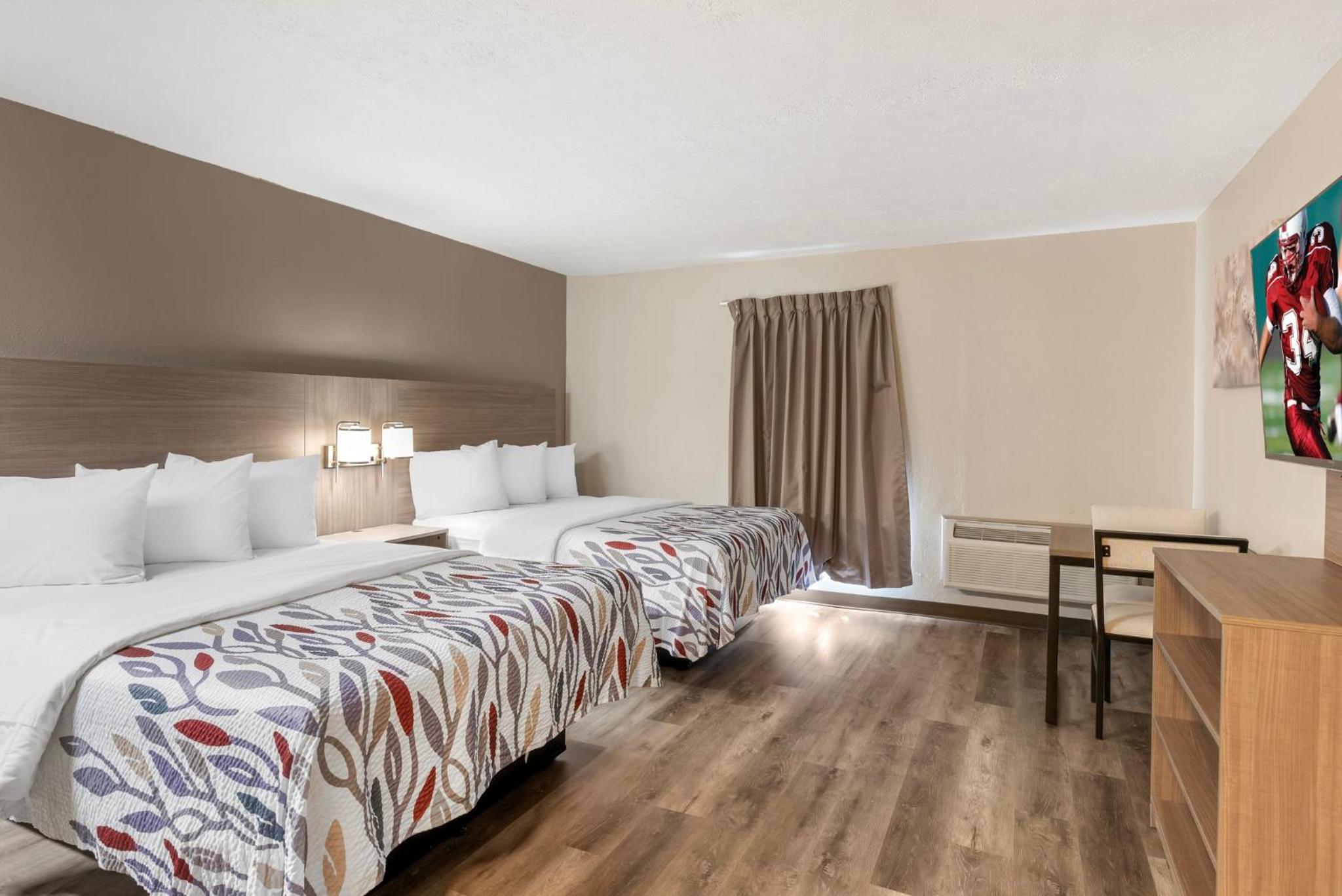 Superior Room with Two Queen Beds with Kitchenette Non-Smoking photo 3