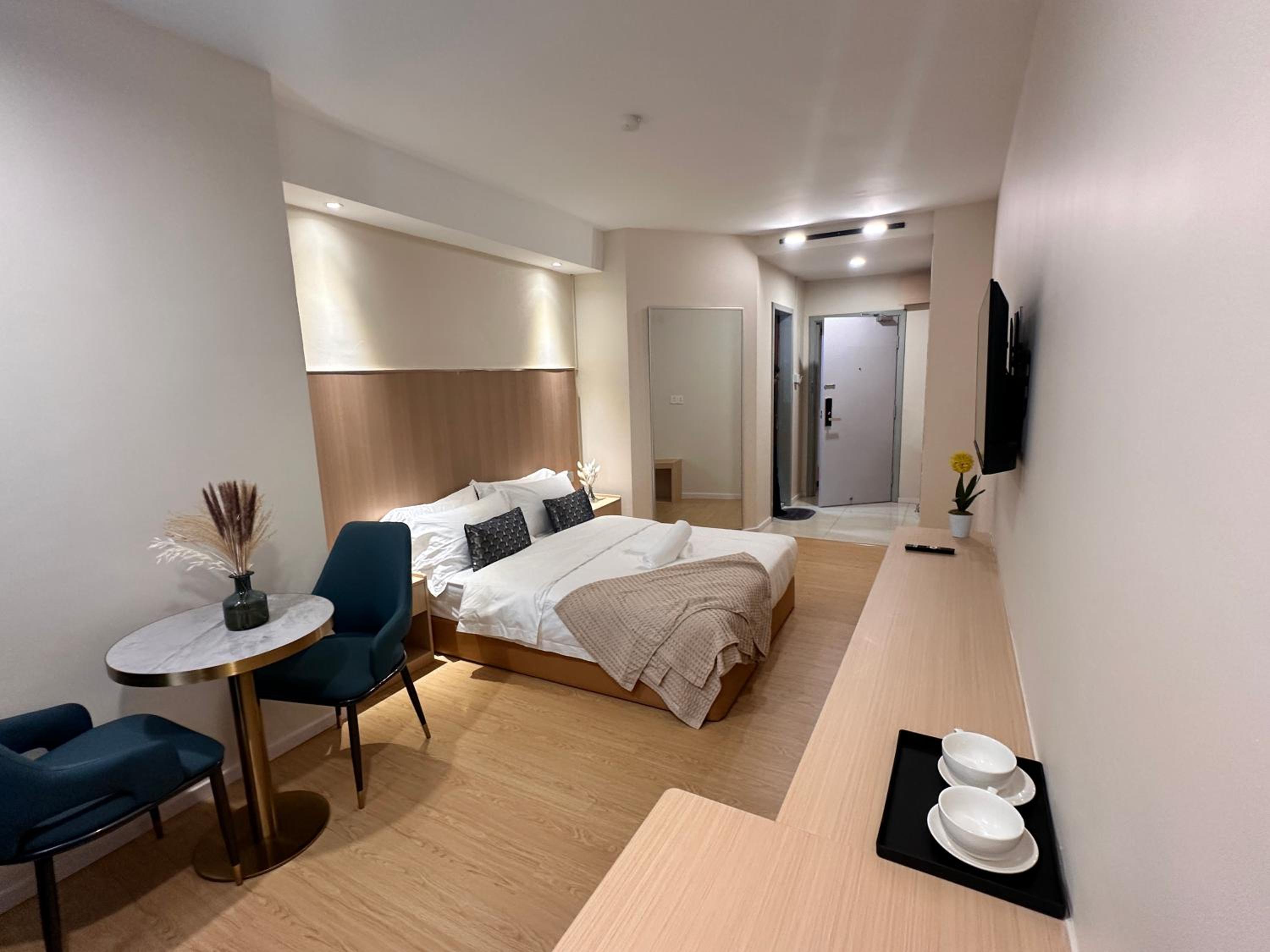 Deluxe Room - Photo 7