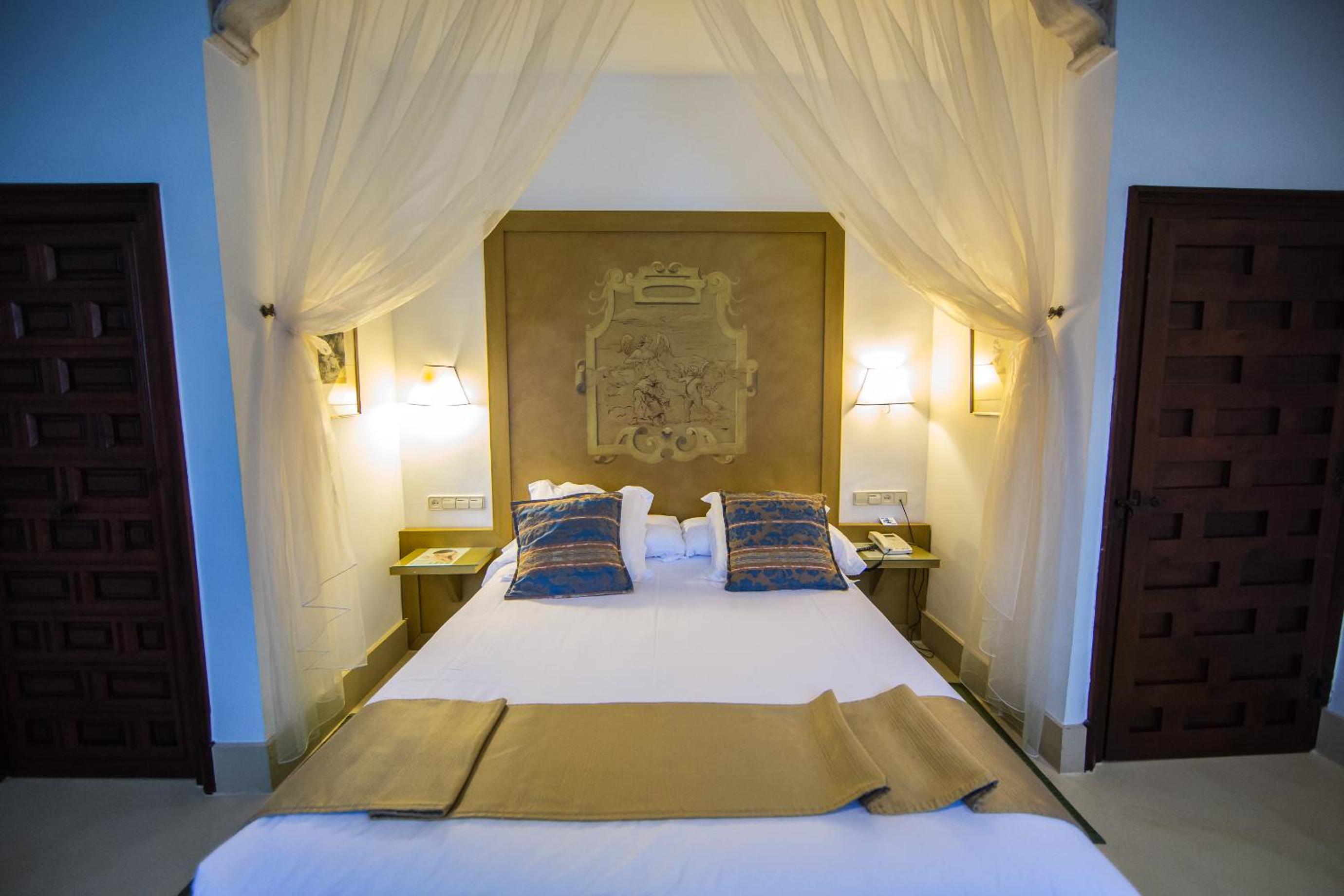 Double Room - Photo 8