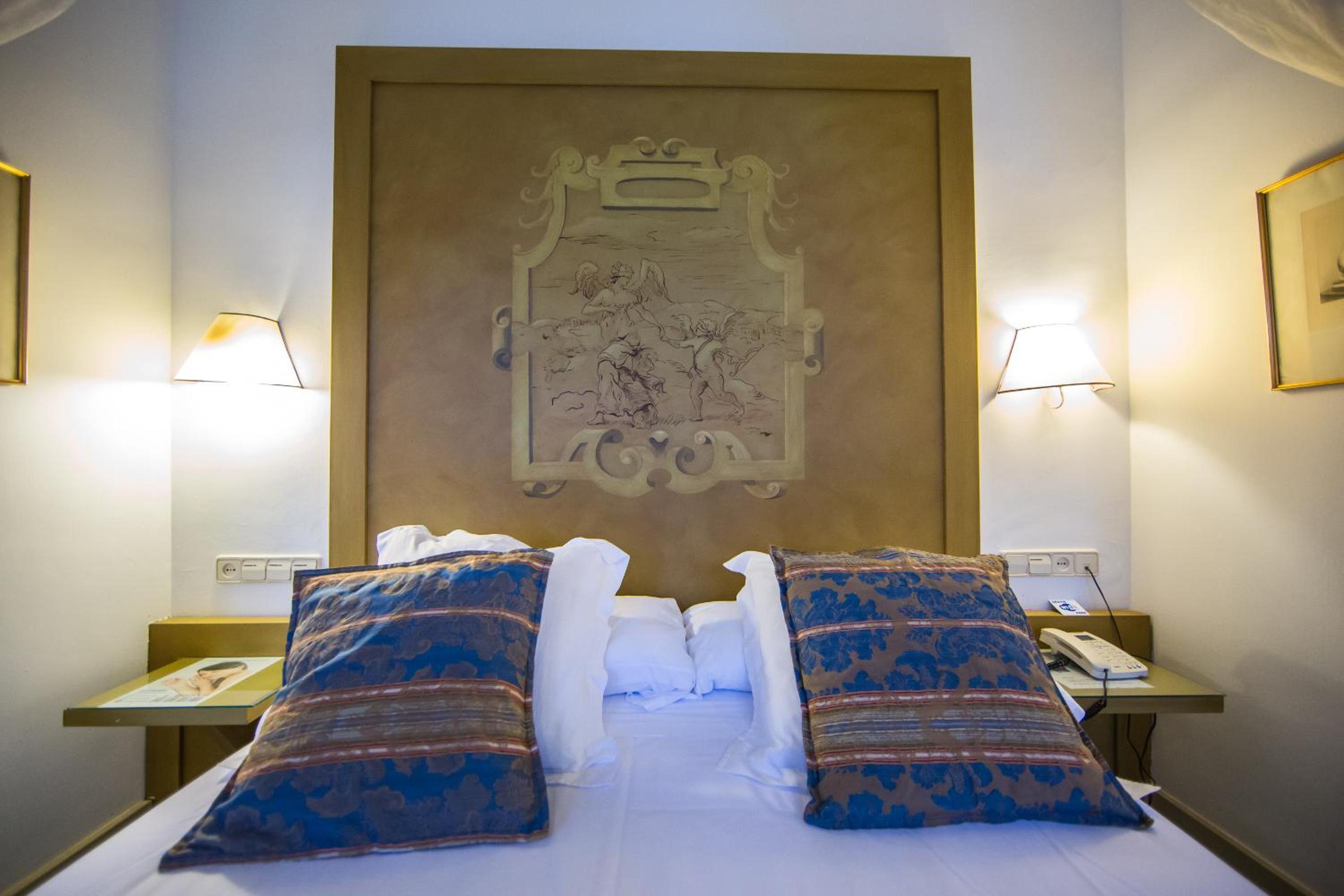 Double Room - Photo 7