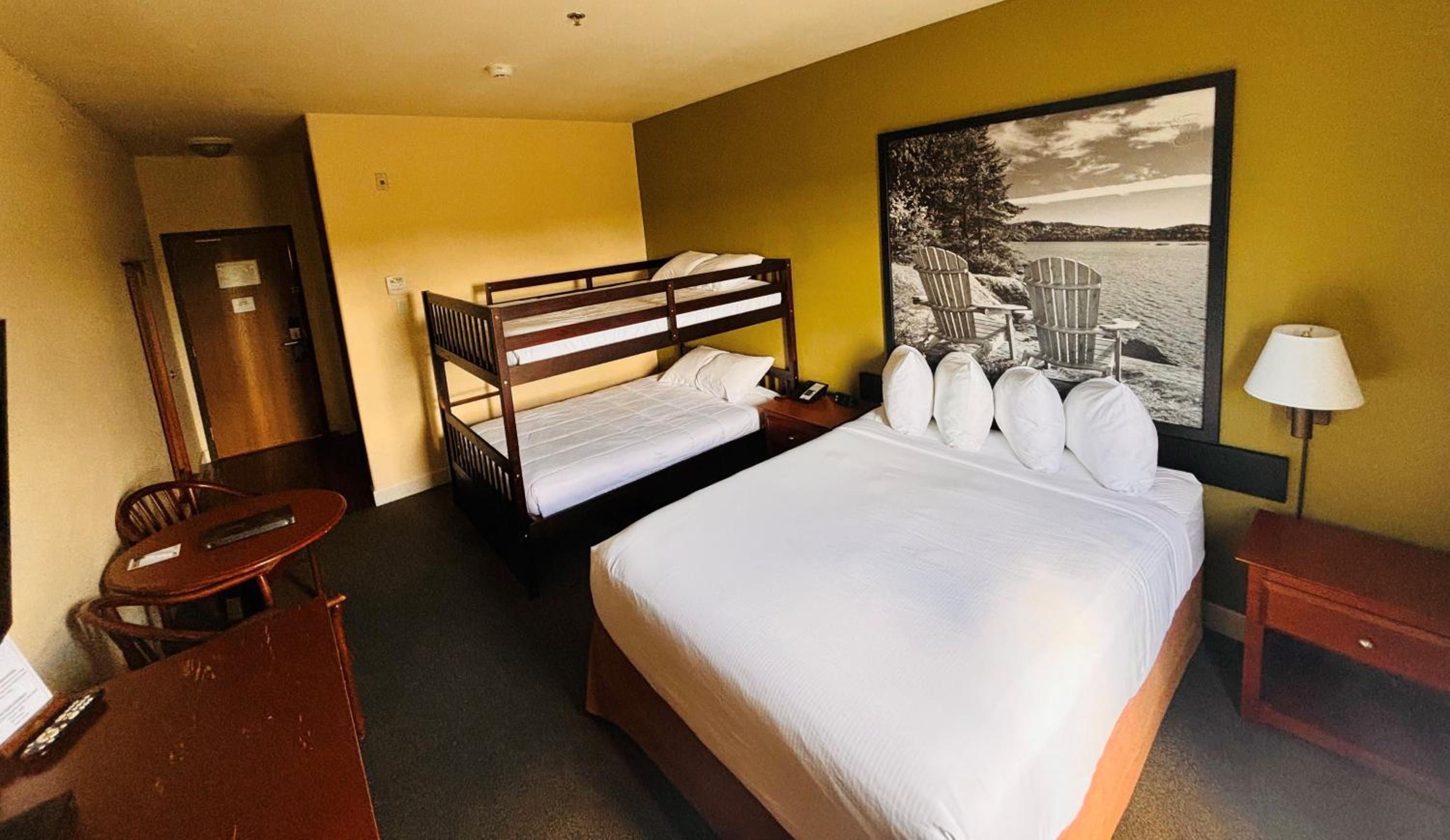 Efficiency Room with One Queen Bed and One Double Bunk Bed - Non-Smoking - Photo 3