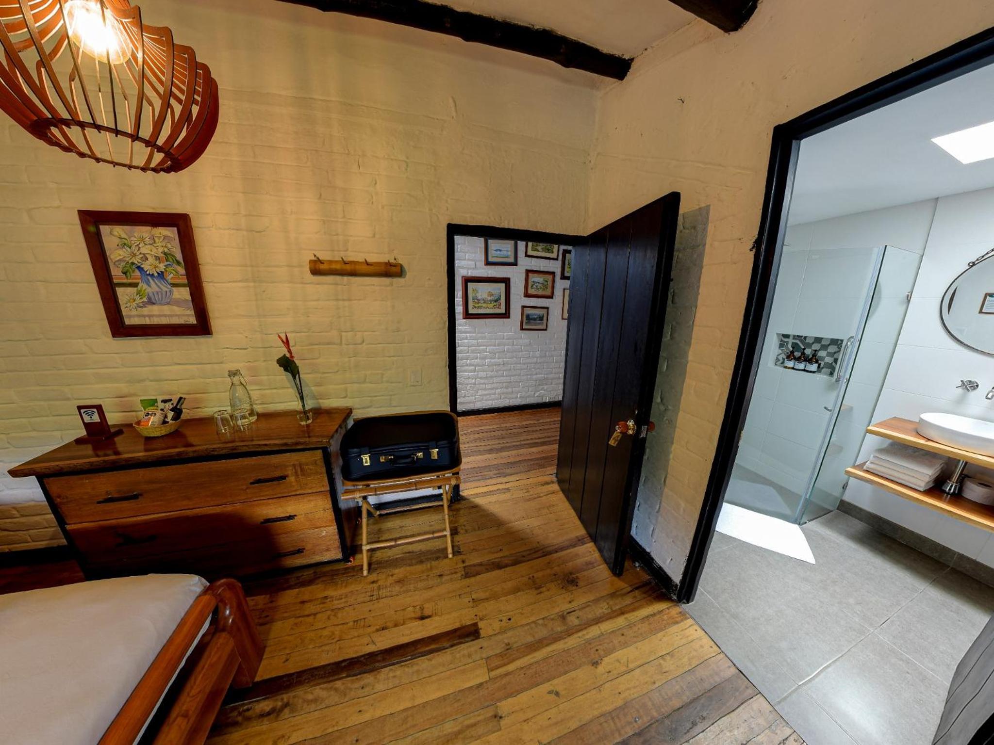 Family Room with Private Bathroom photo 2