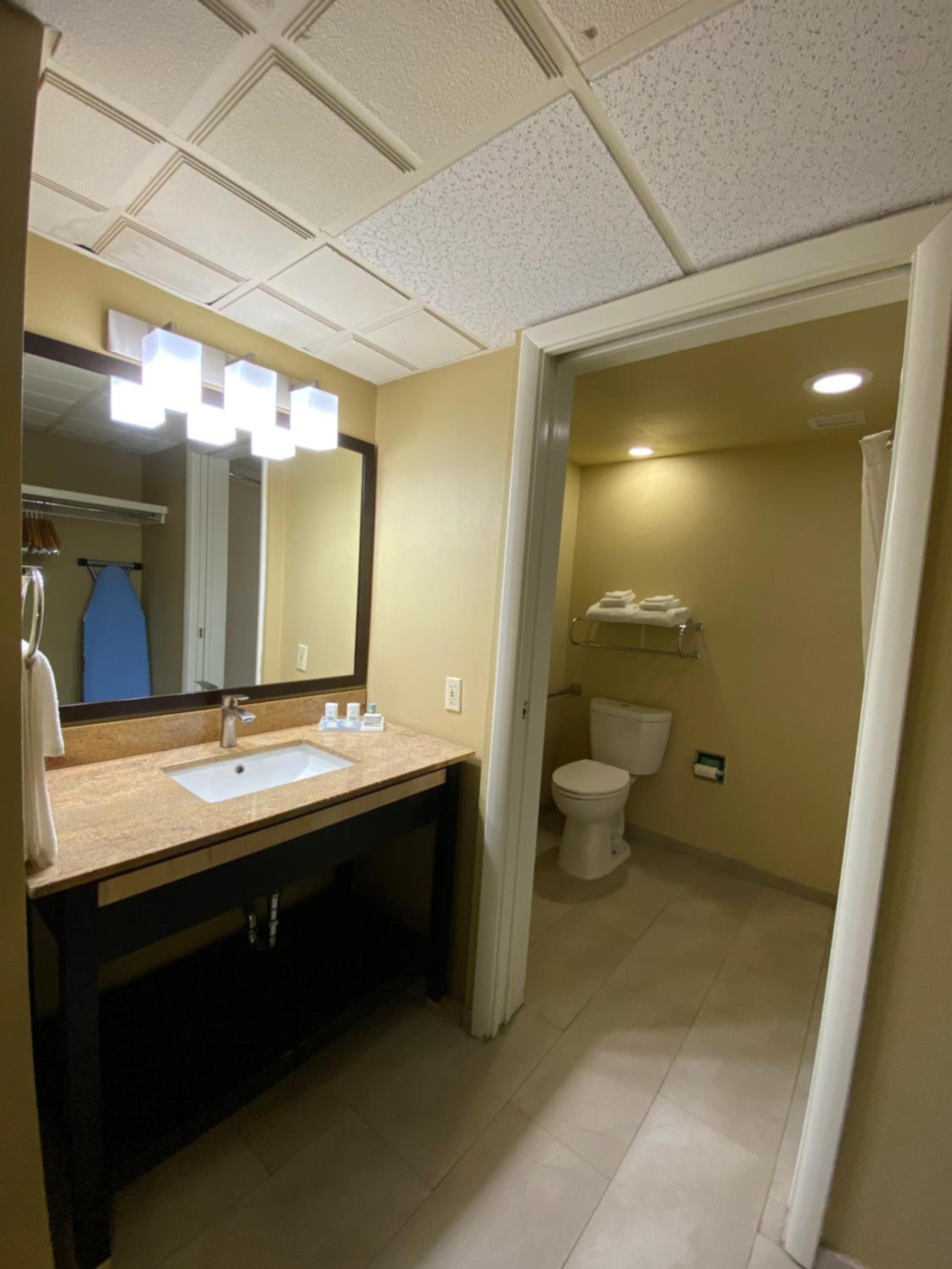 Double or Twin Room - Disability Access photo 3