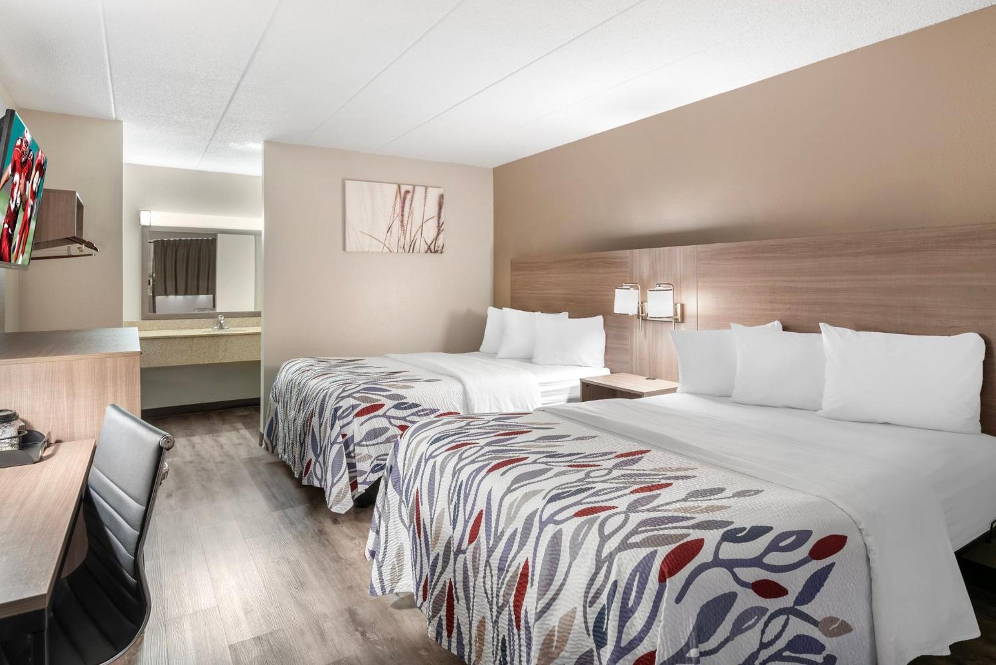 Deluxe Room with Two Queen Beds Non-Smoking photo 2
