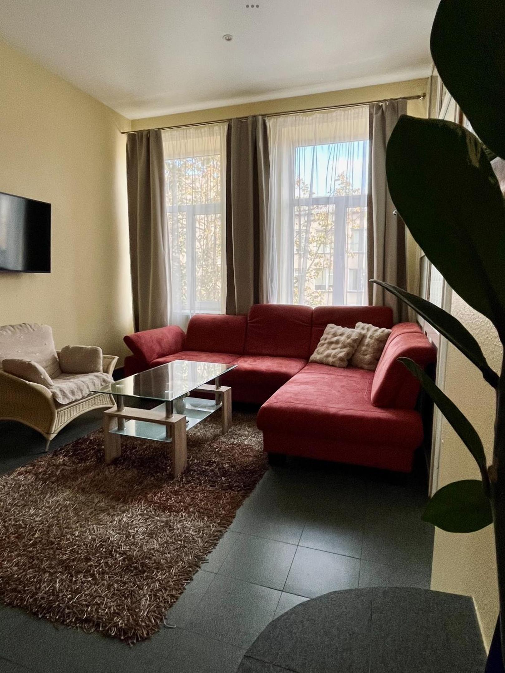 Family Two-Bedroom Apartment - Photo 6