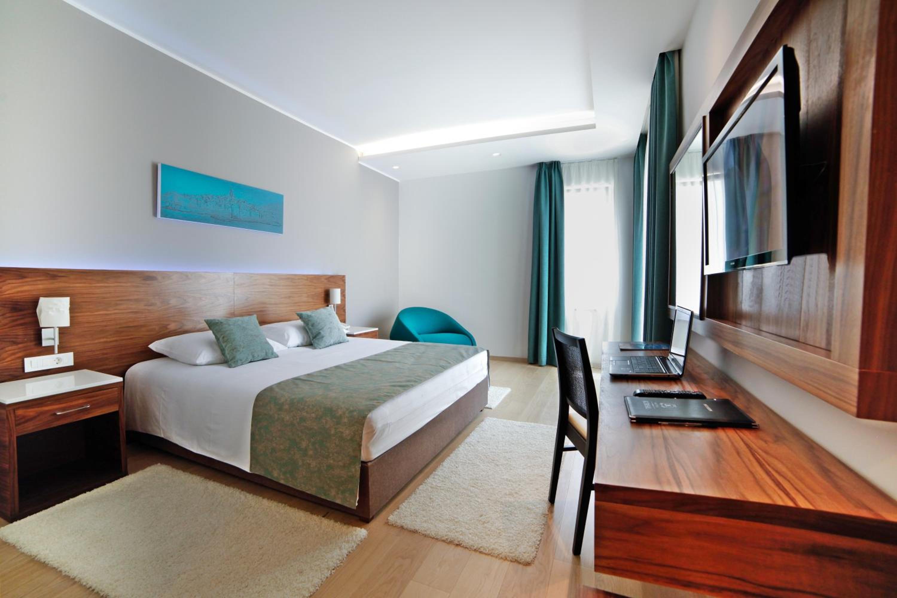 Comfort Double Room with Balcony and Garden View - Photo 3