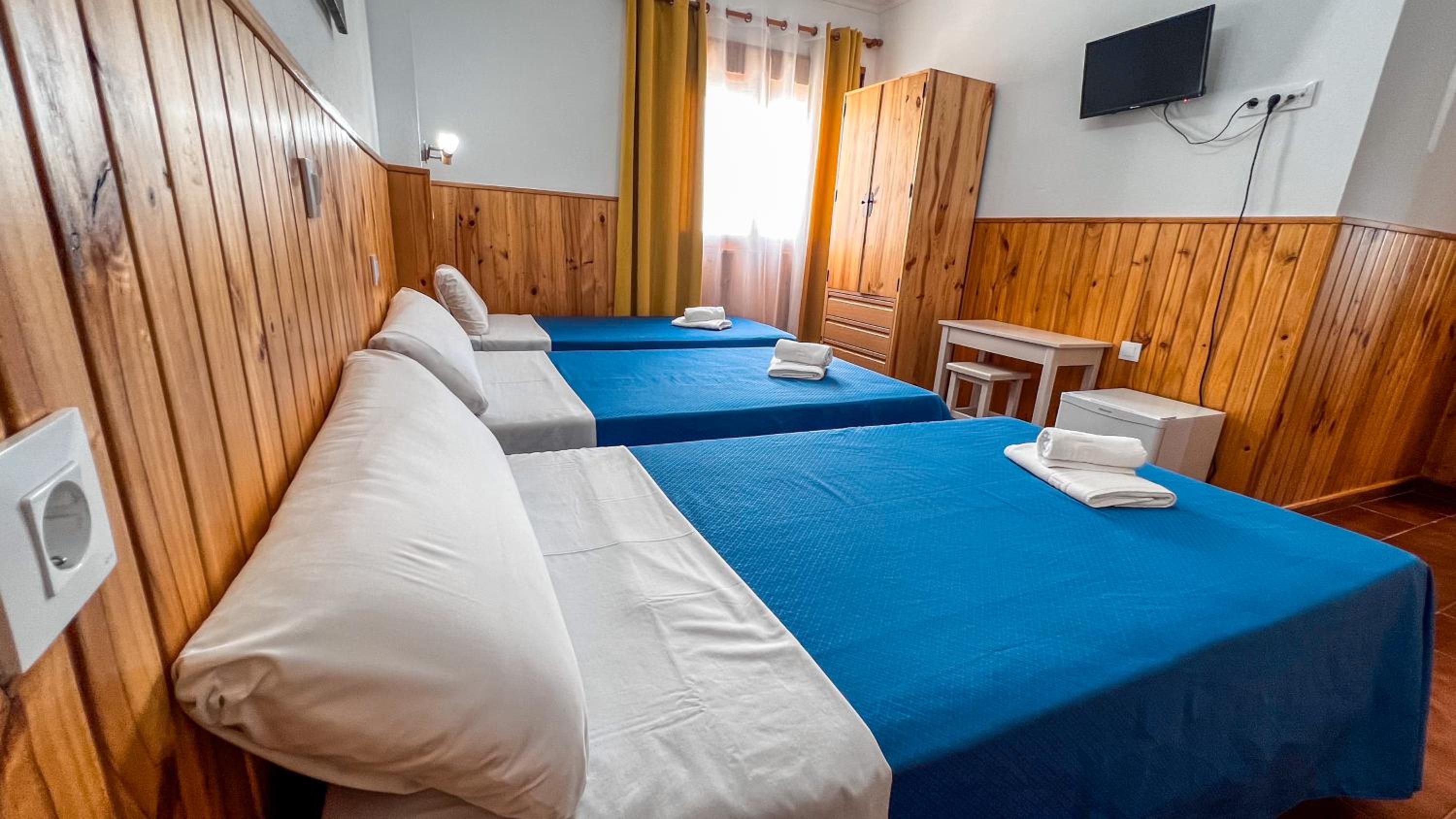 Habitación Triple con Baño Privado